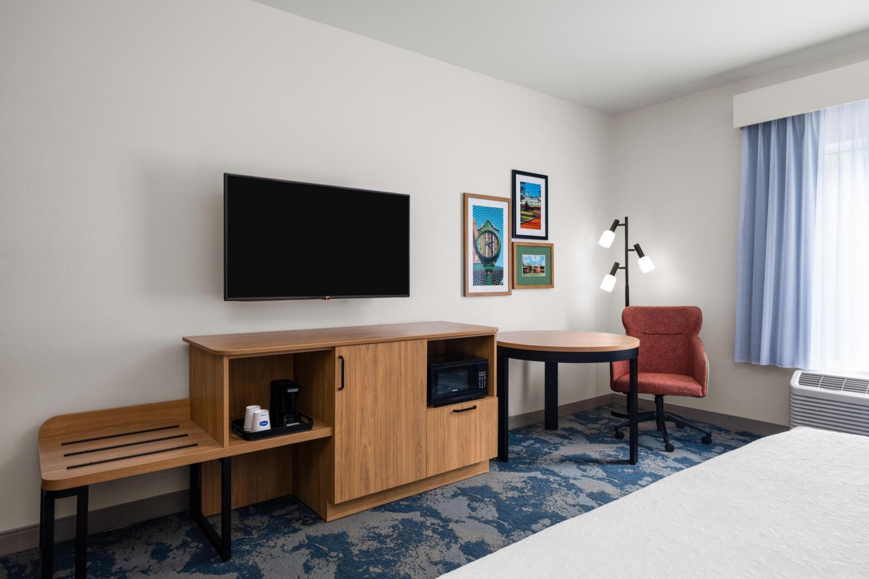 King Room - Mobility Access/Non-Smoking - Photo 1