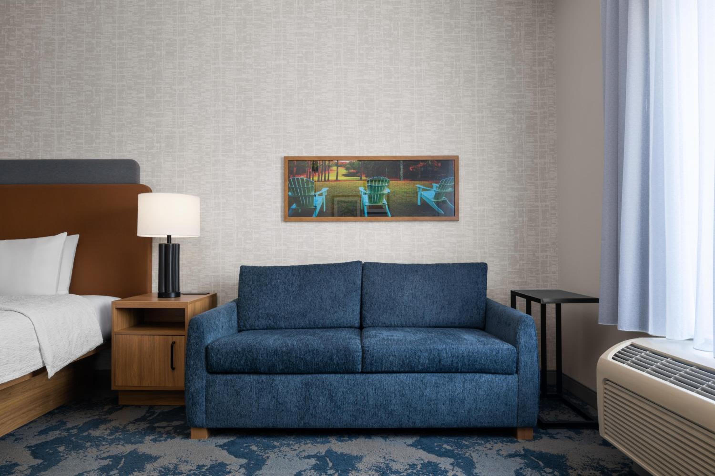 King Room with Sofa Bed - Non-Smoking - Photo 2