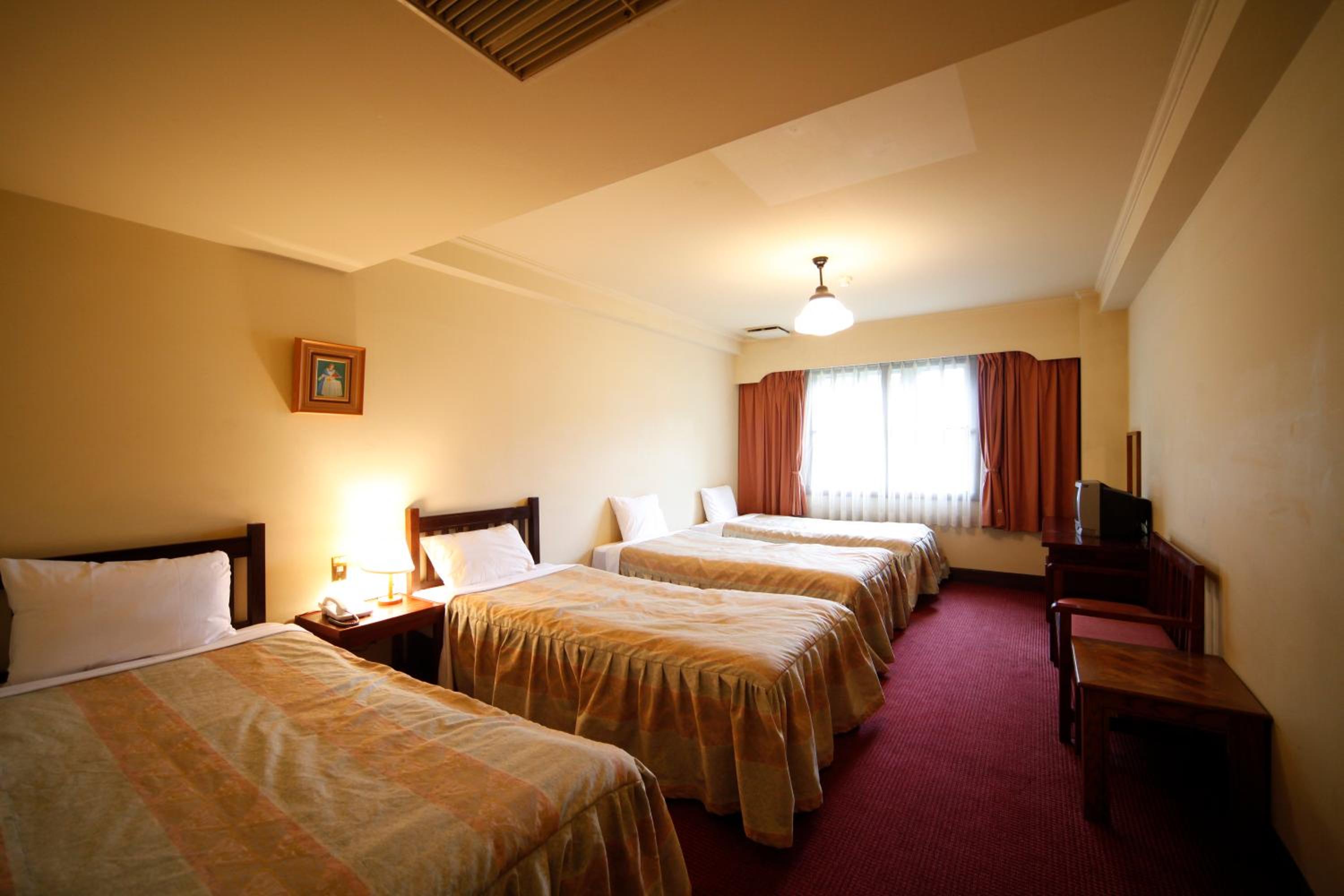 Quadruple Room - Non-Smoking - Photo 7