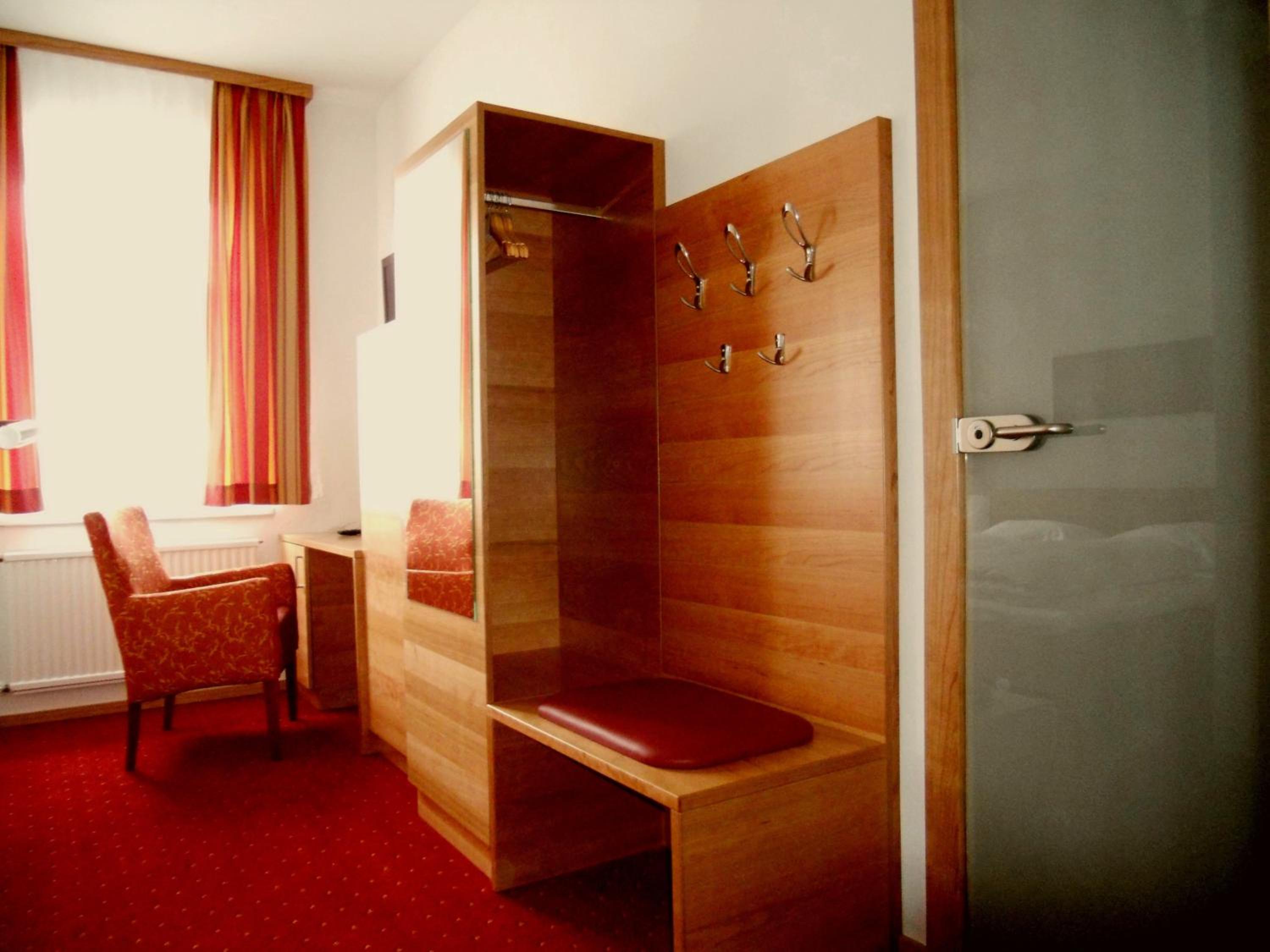 Single Room photo 3