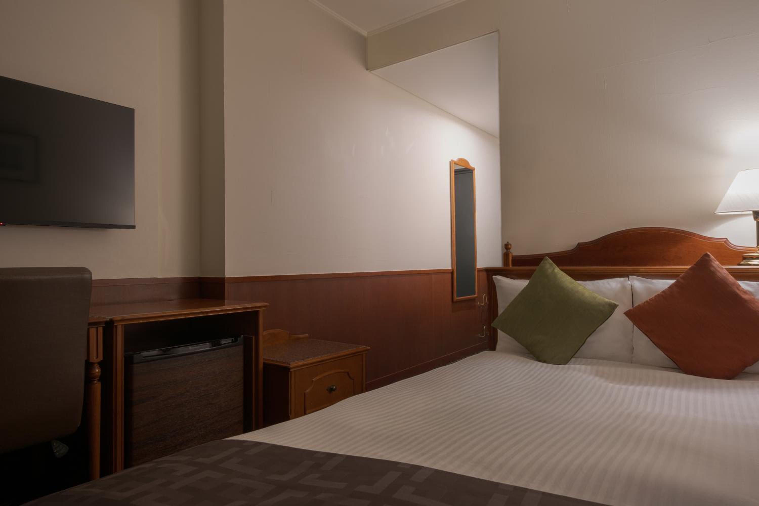 Small Double Room - Non-Smoking - Photo 4