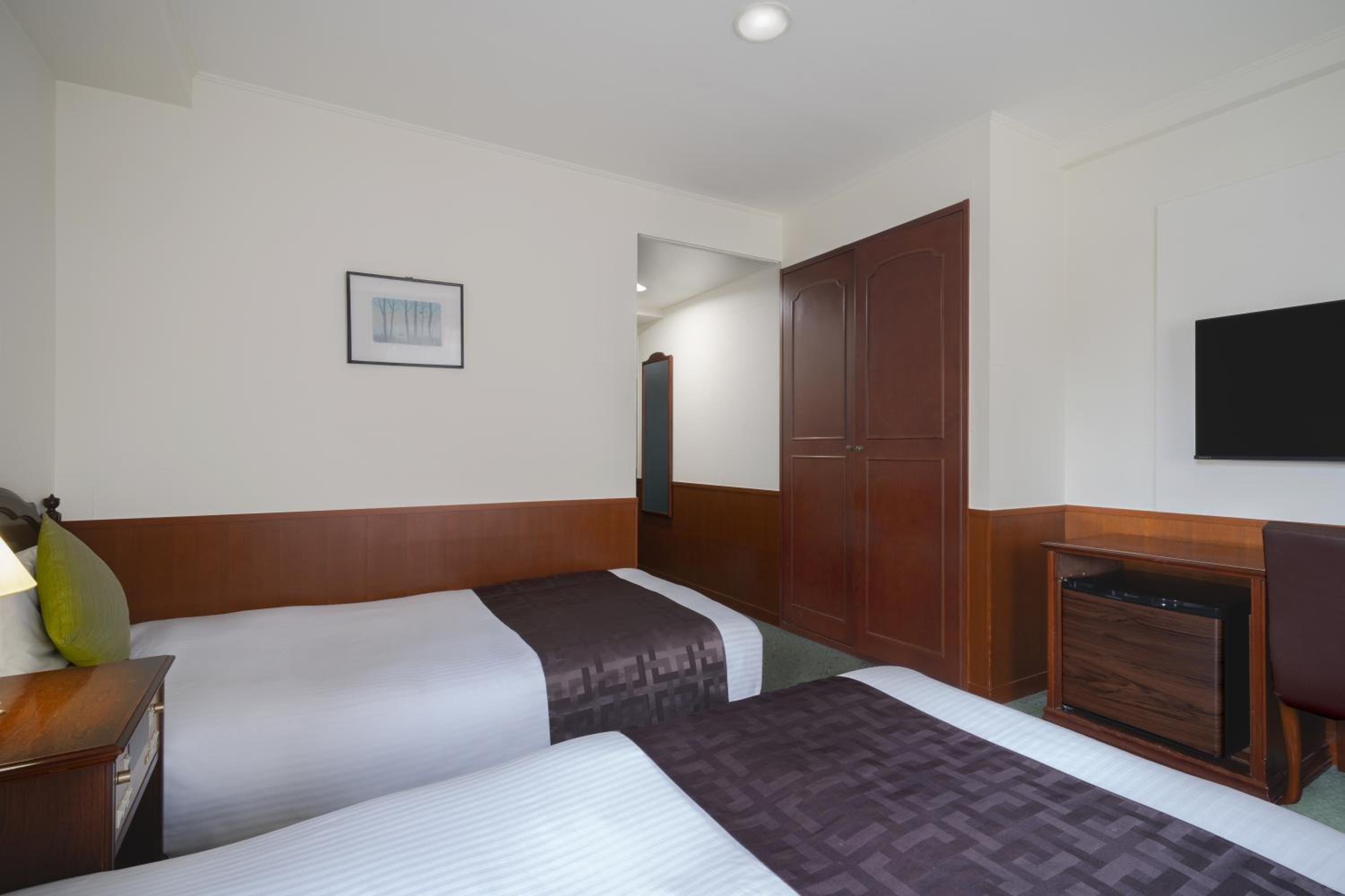 Twin Room - Smoking - Photo 4