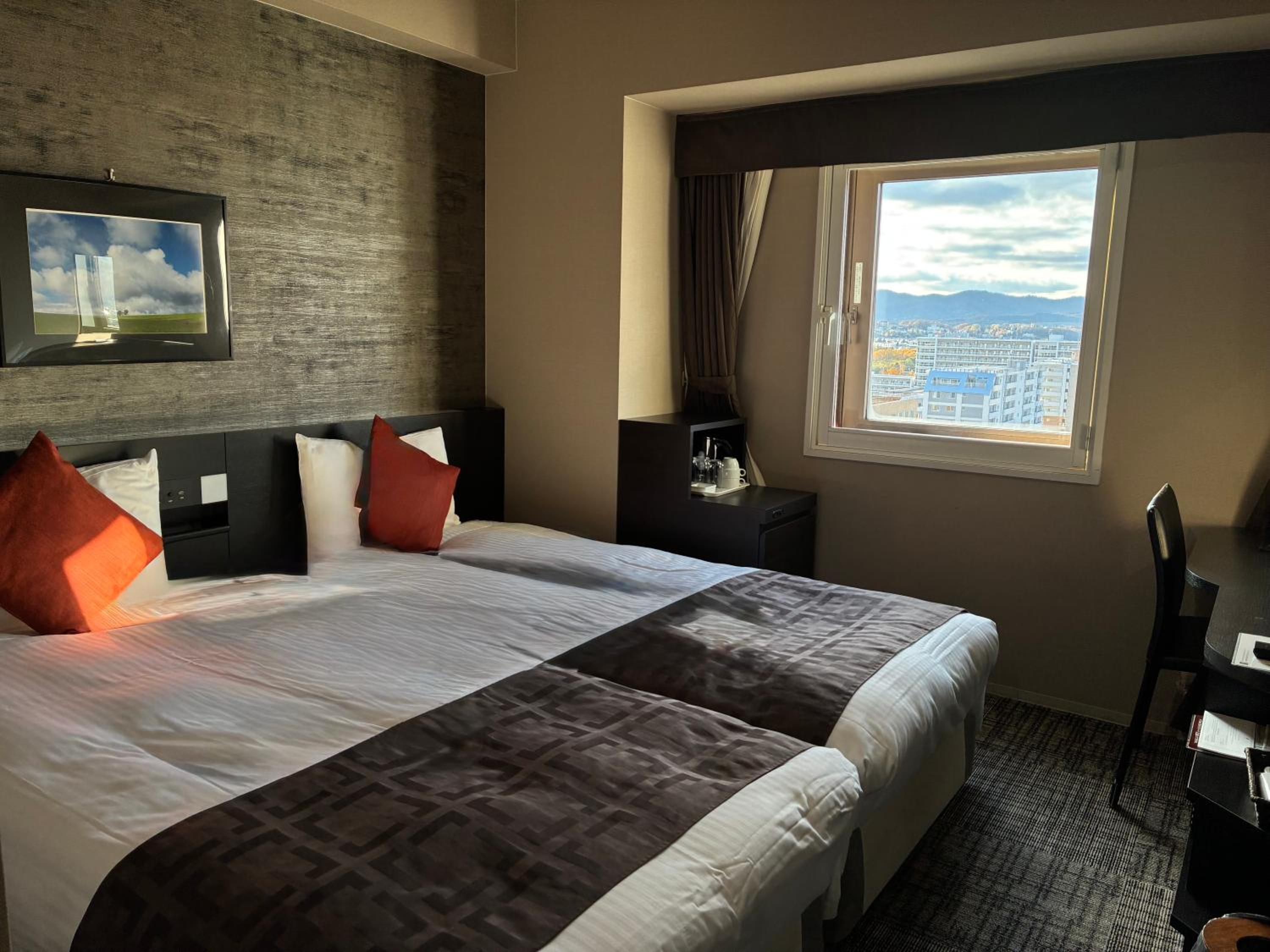 Hollywood Twin Room-High Floor - Non-Smoking