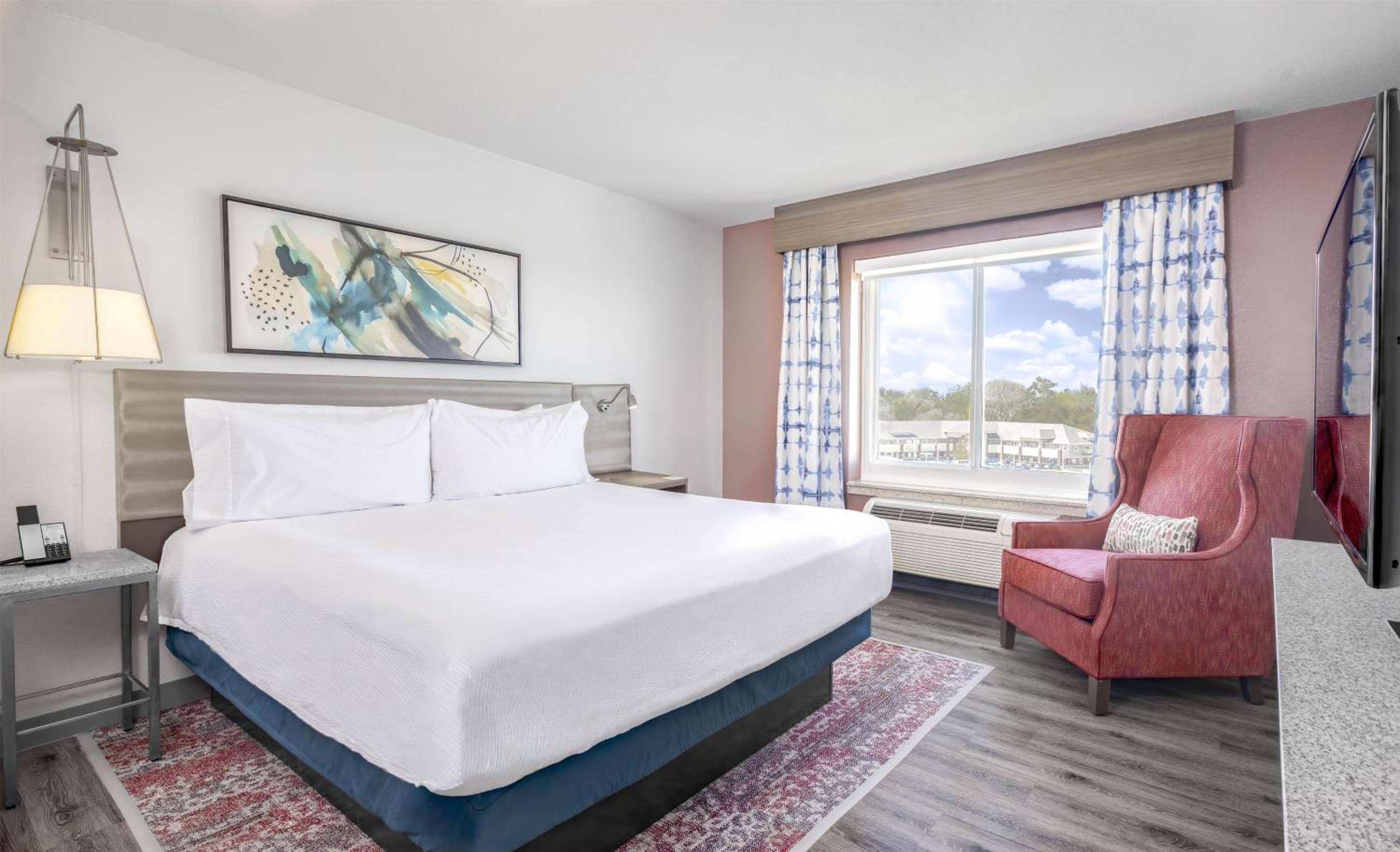 One-Bedroom King Suite with Sofa Bed - Photo 2
