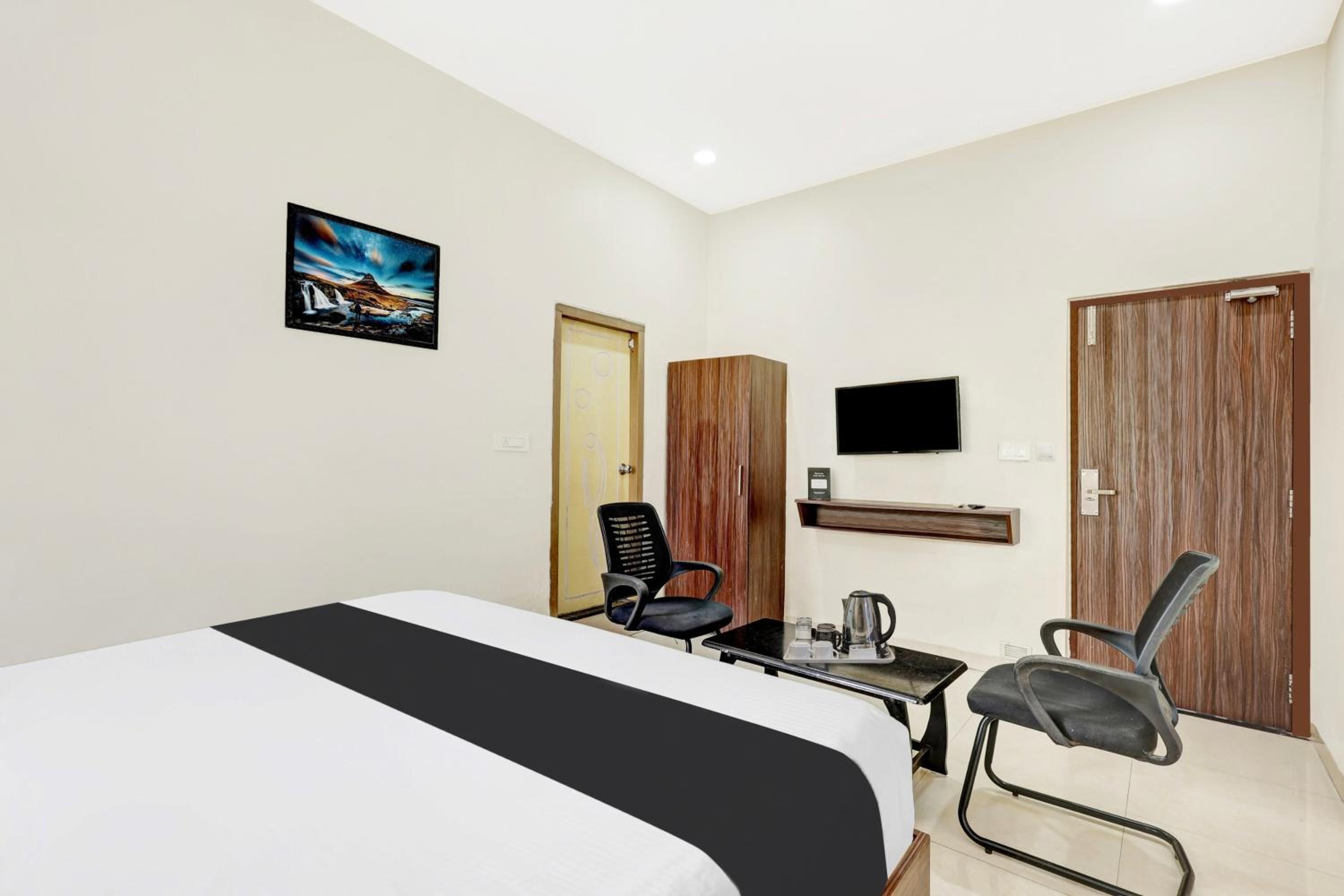 Deluxe Double Room with Bath photo 3
