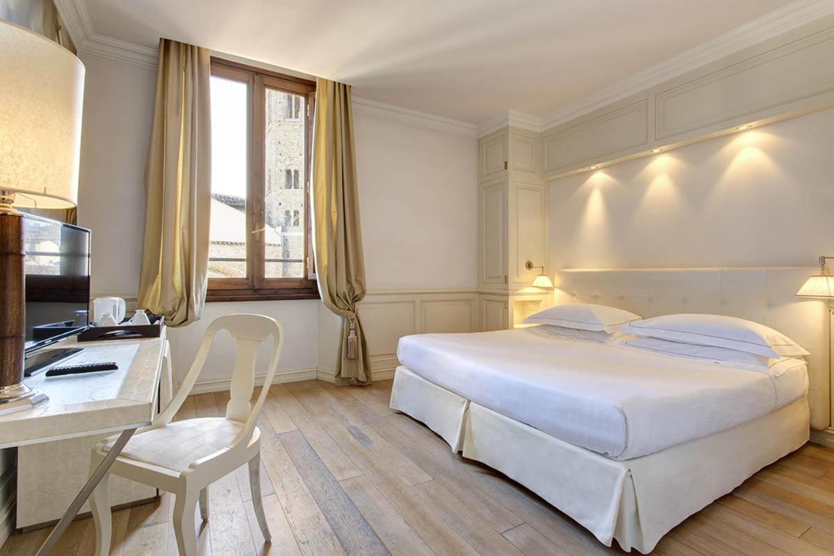 Deluxe Double or Twin Room with City View