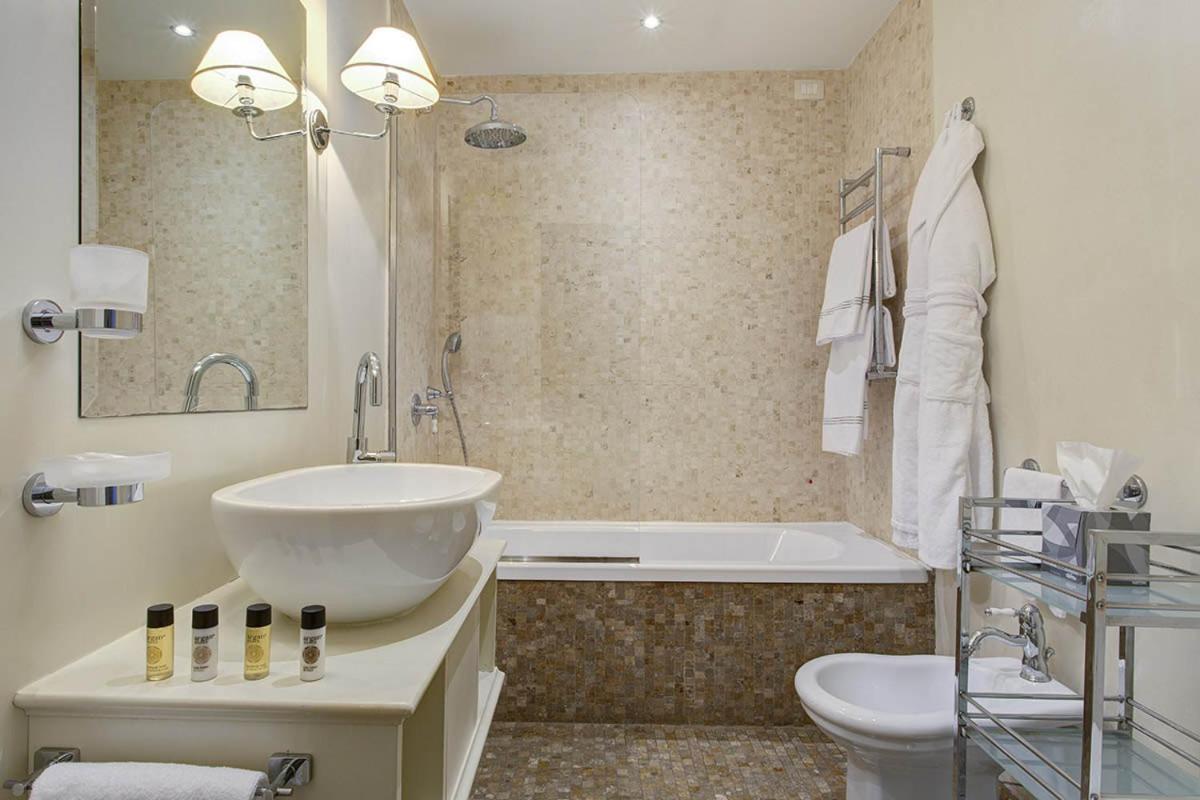 Deluxe Double or Twin Room with City View