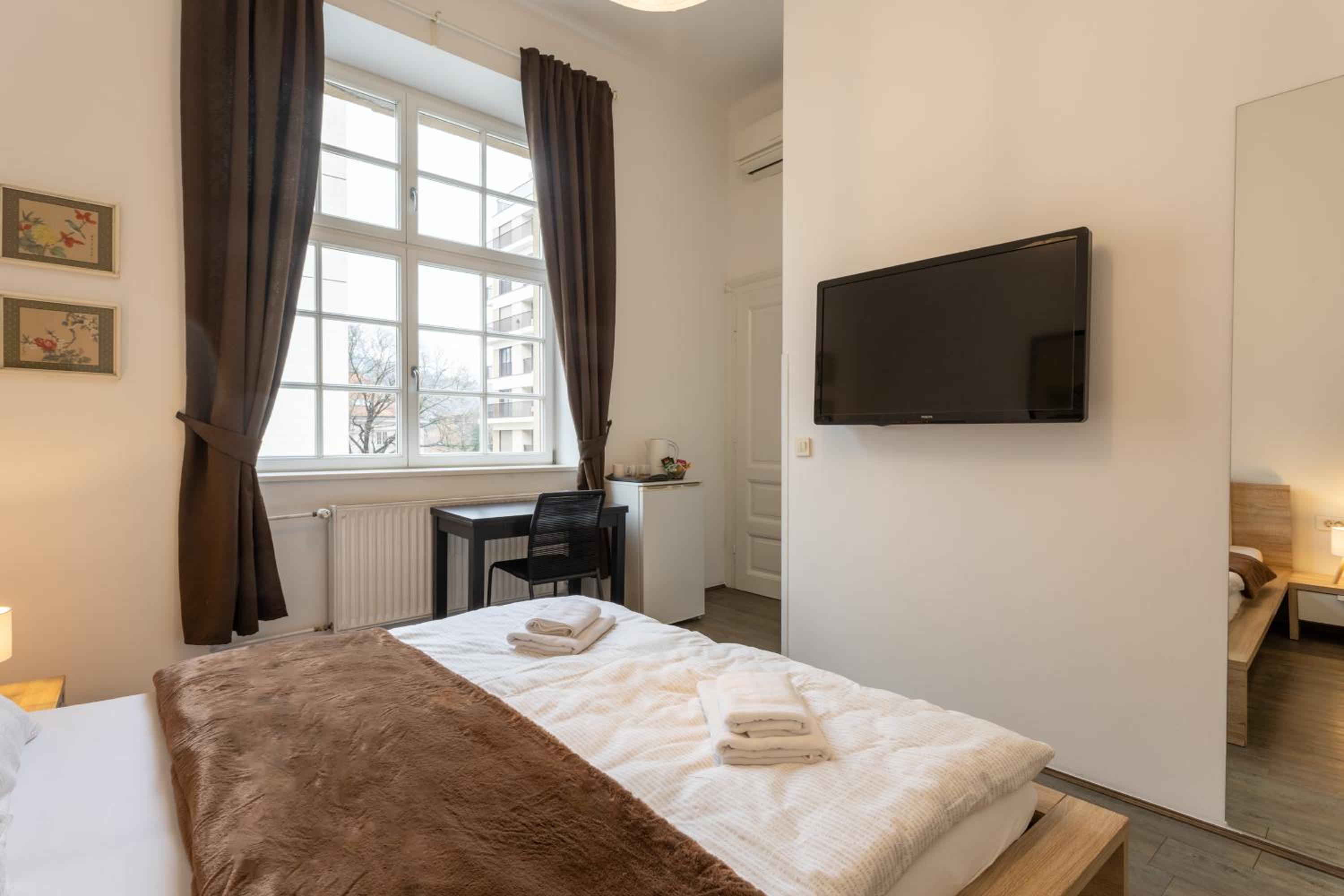 Double Room - Photo 4