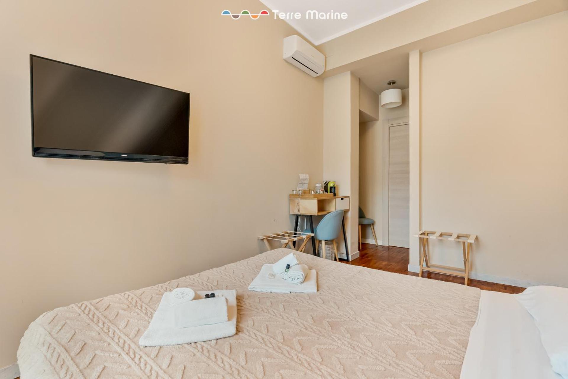 Deluxe Double Room with Shower photo 1