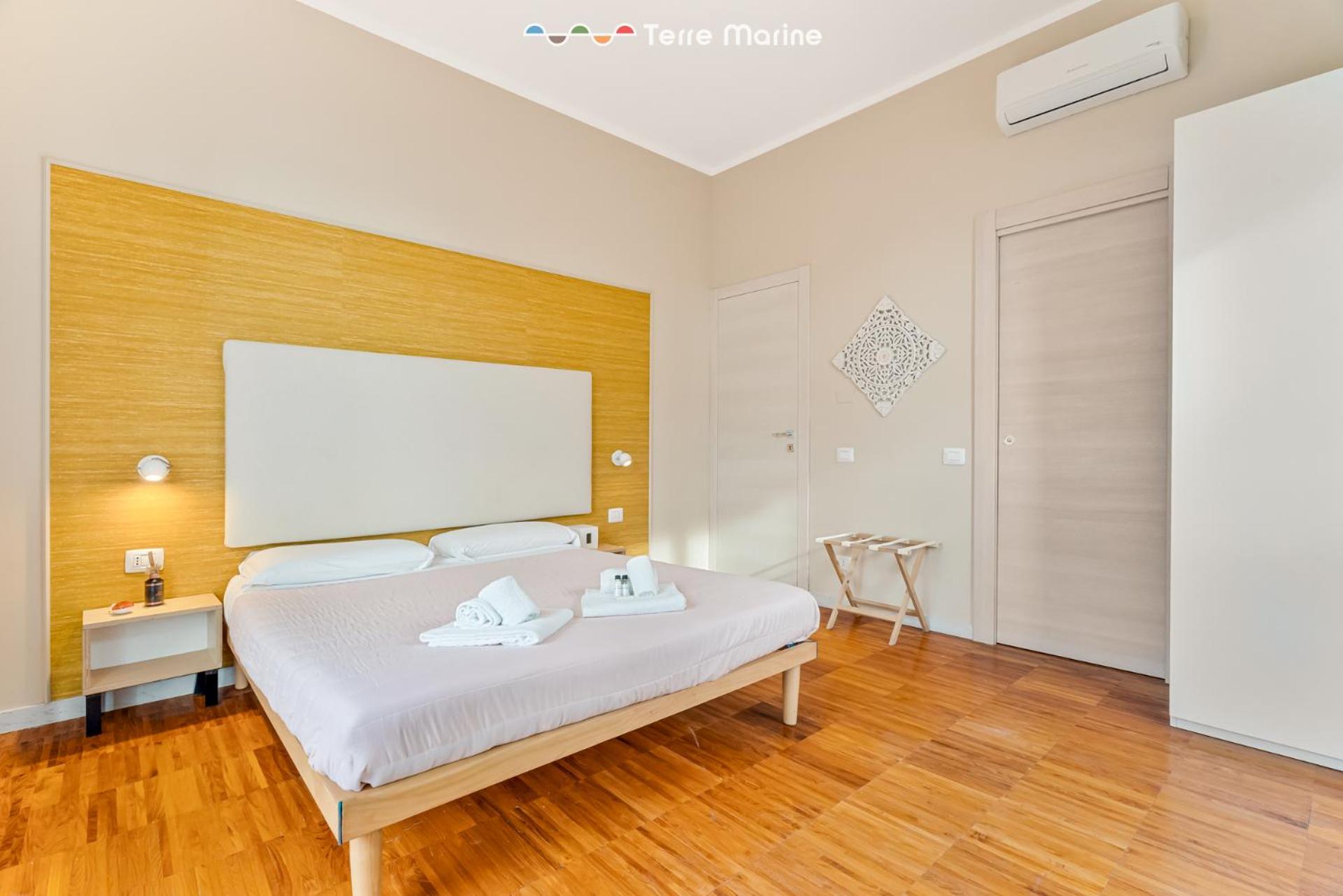 Deluxe Double Room with Balcony photo 3