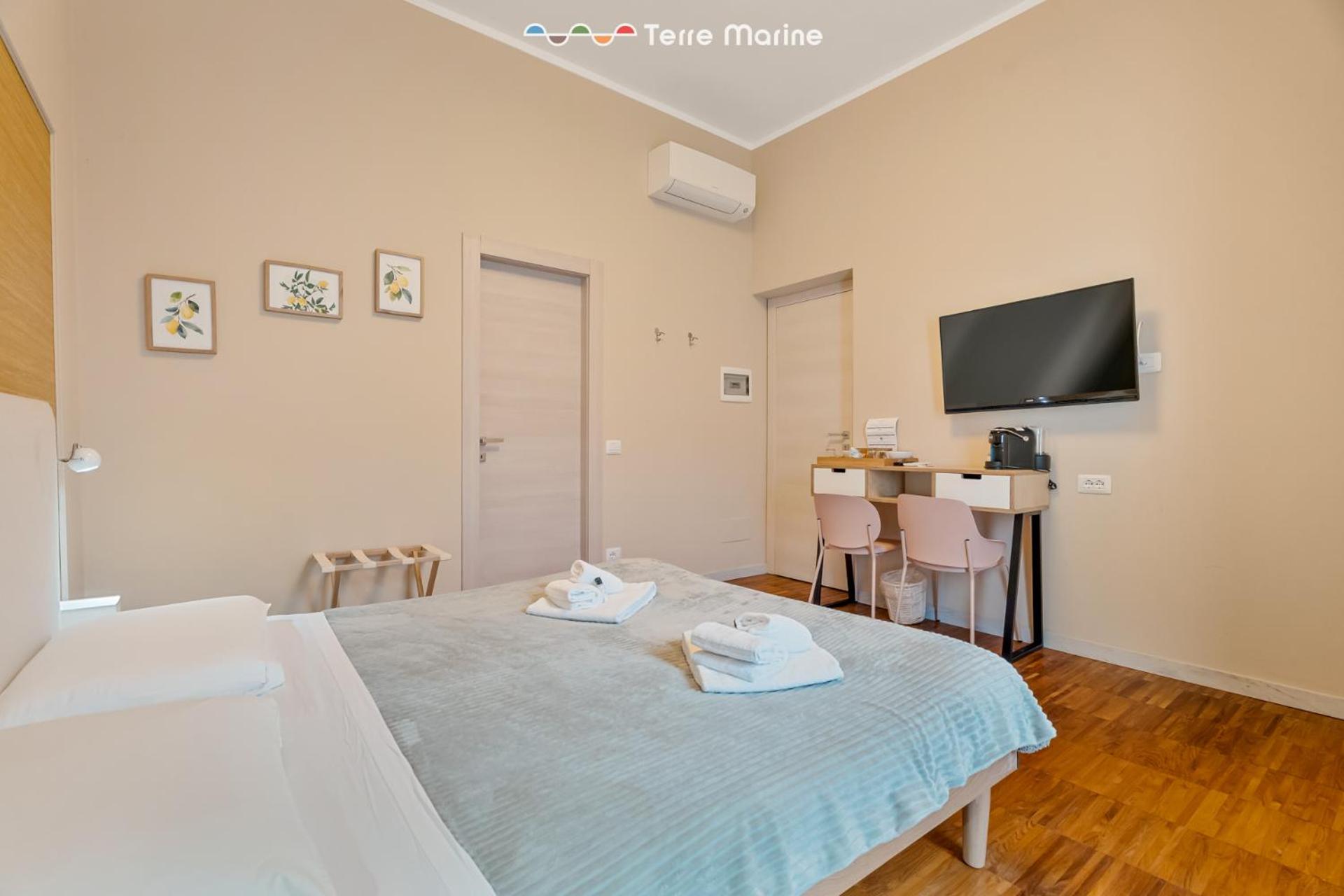 Deluxe Double Room with Shower photo 1