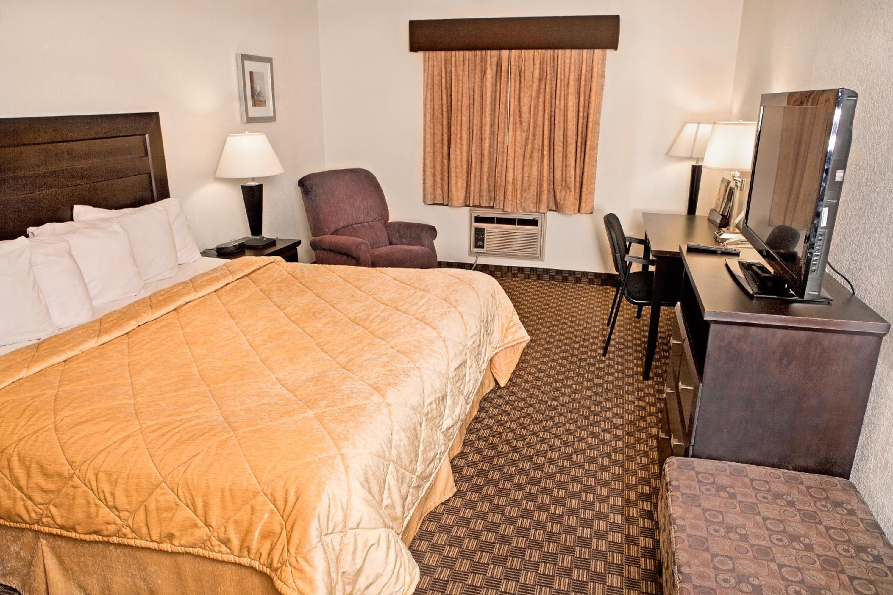 King Room - Non-Smoking - Photo 1