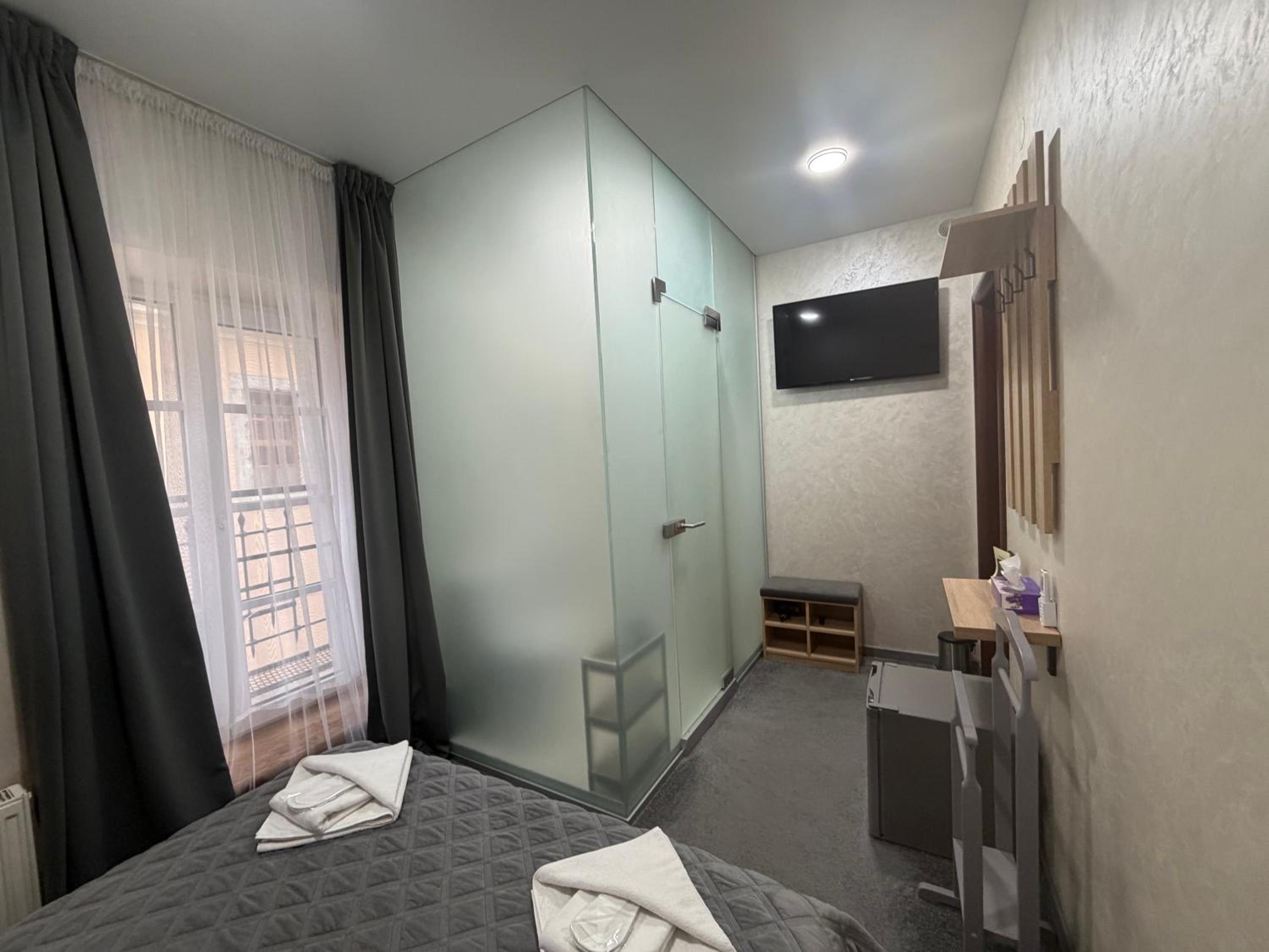 Budget Double Room photo 2