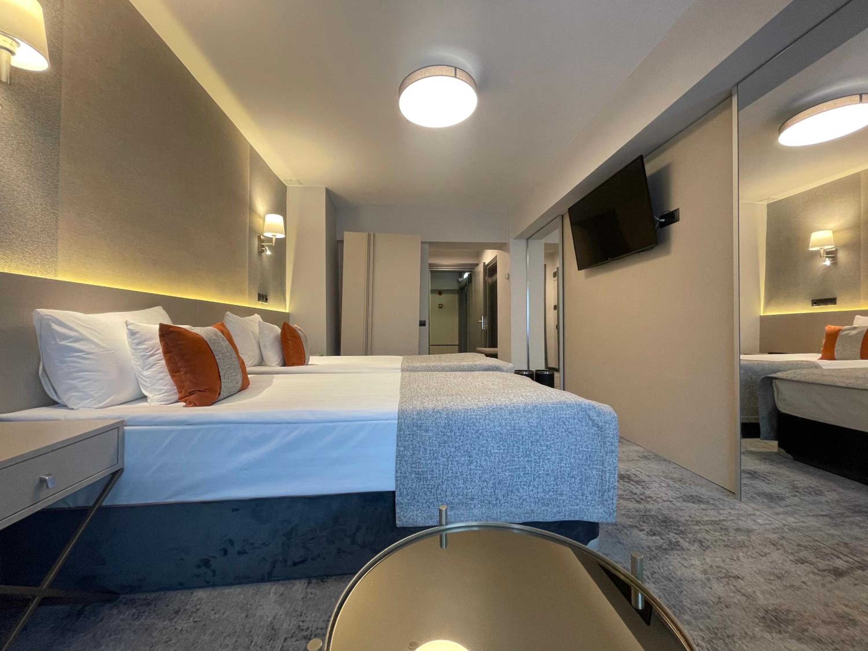 Standard Double or Twin Room photo 3
