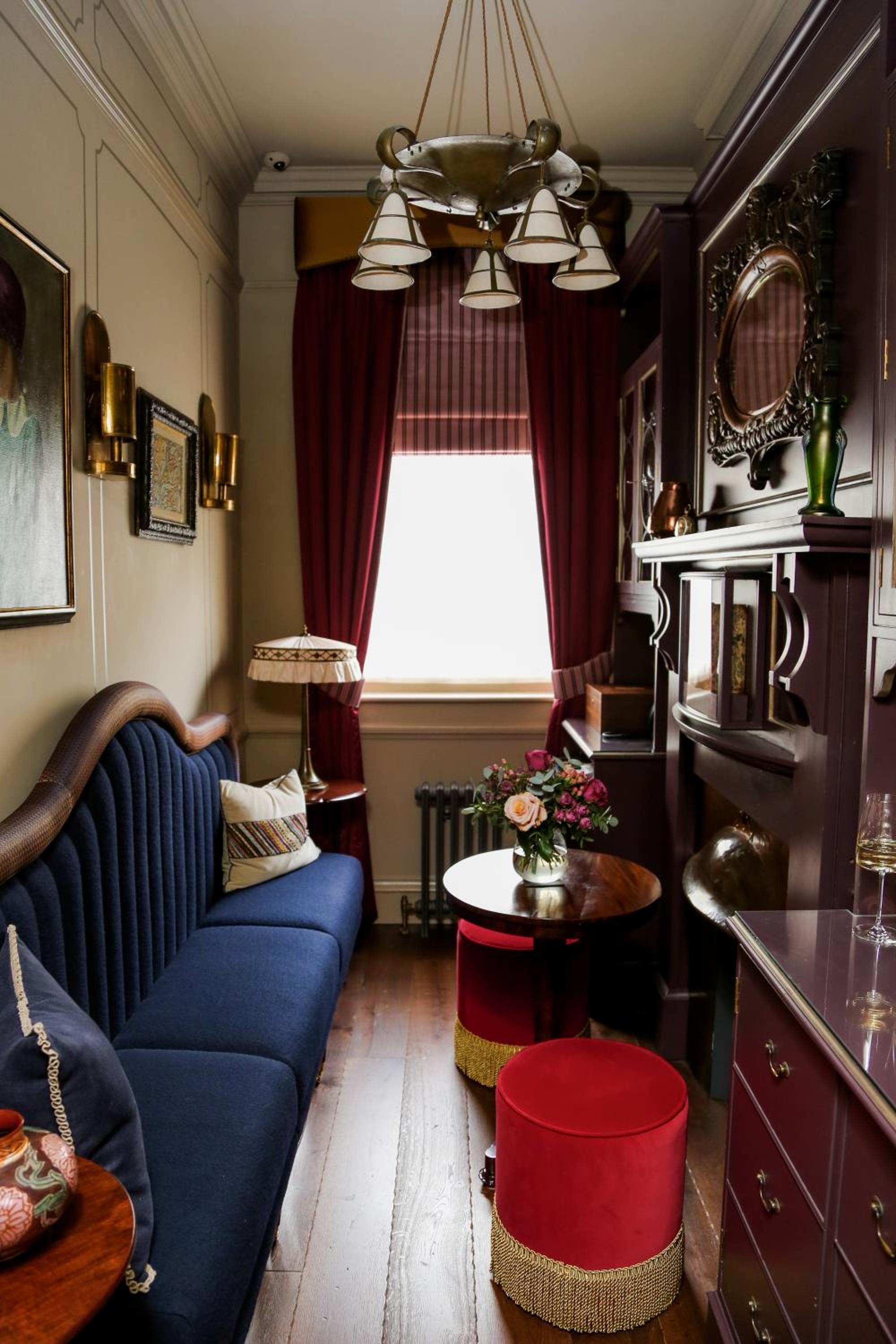 Six-Bedroom House photo 1