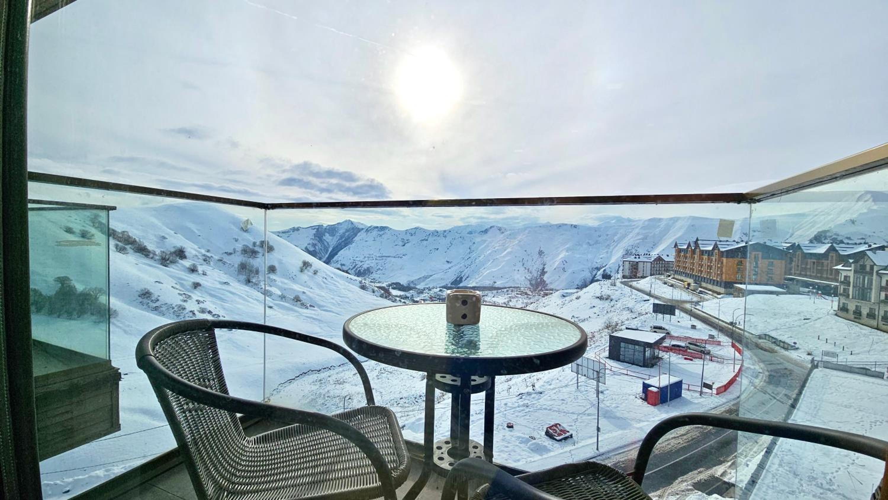Apartment with Mountain View photo 1