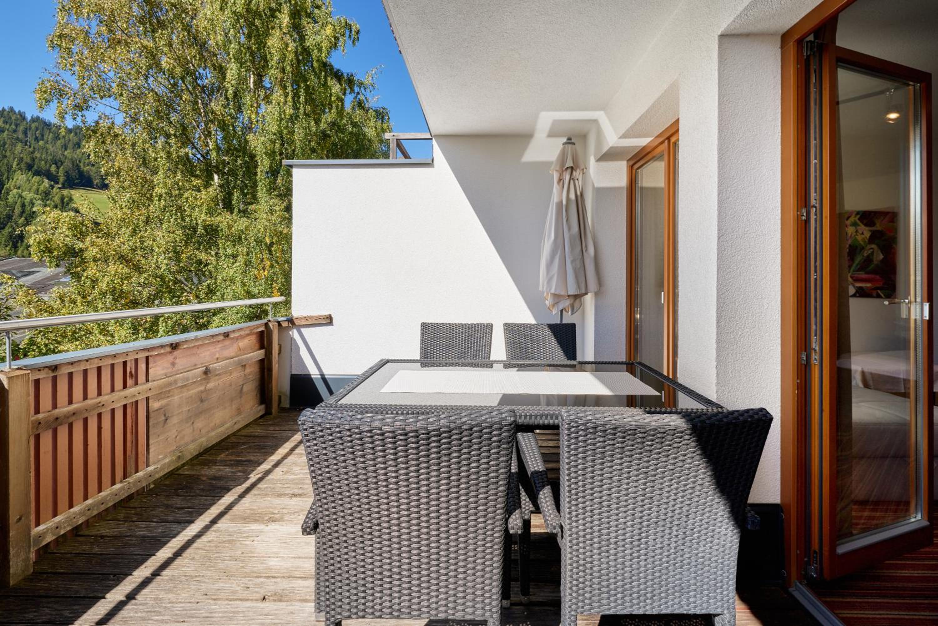 One-Bedroom Apartment with Balcony photo 2