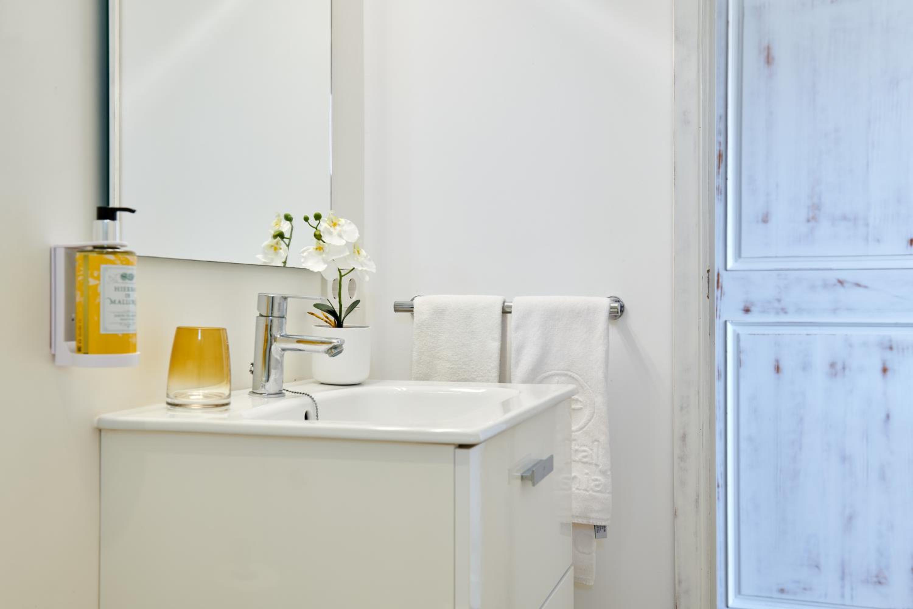 Four-Bedroom Apartment photo 2