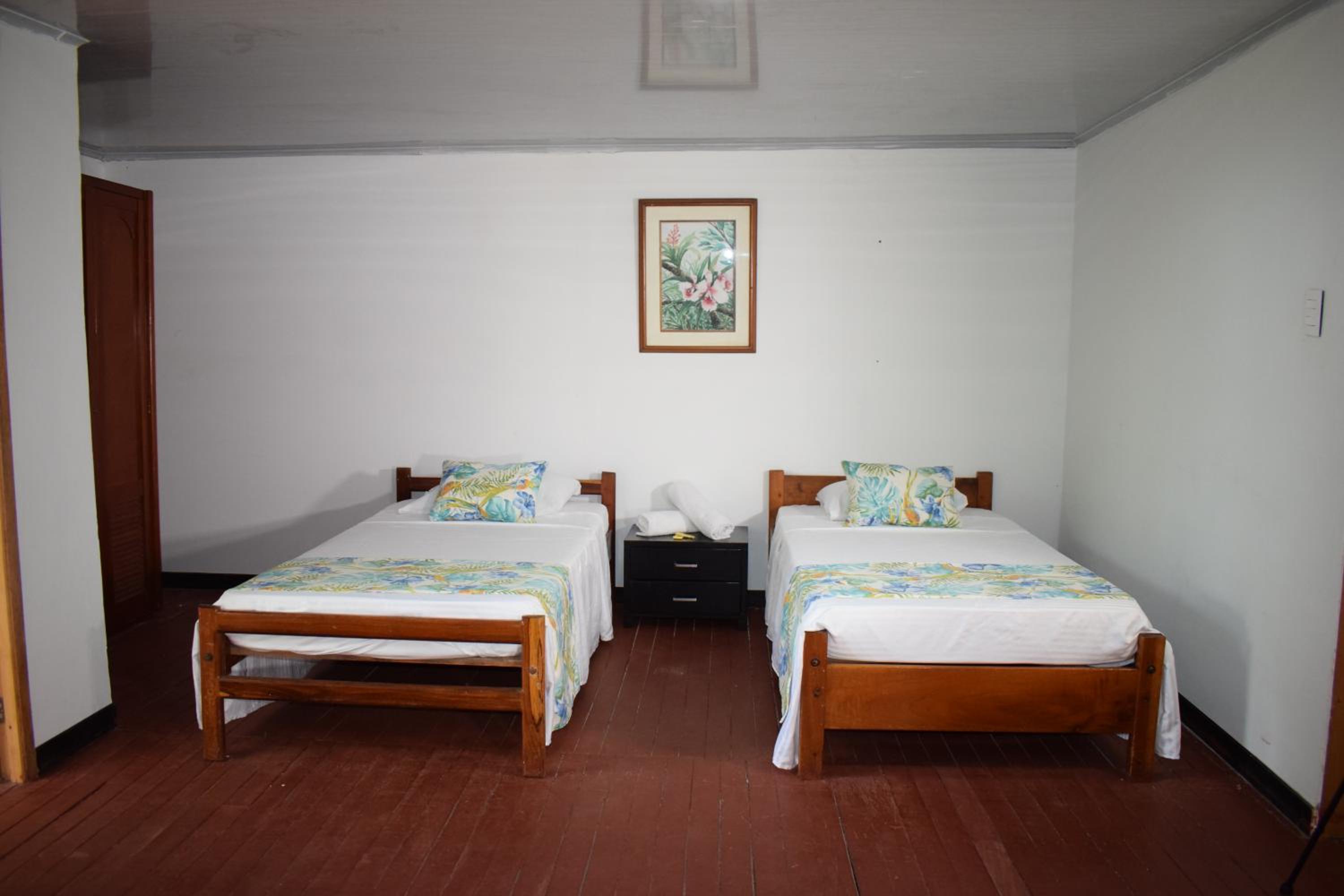Quadruple Room with Private Bathroom photo 3