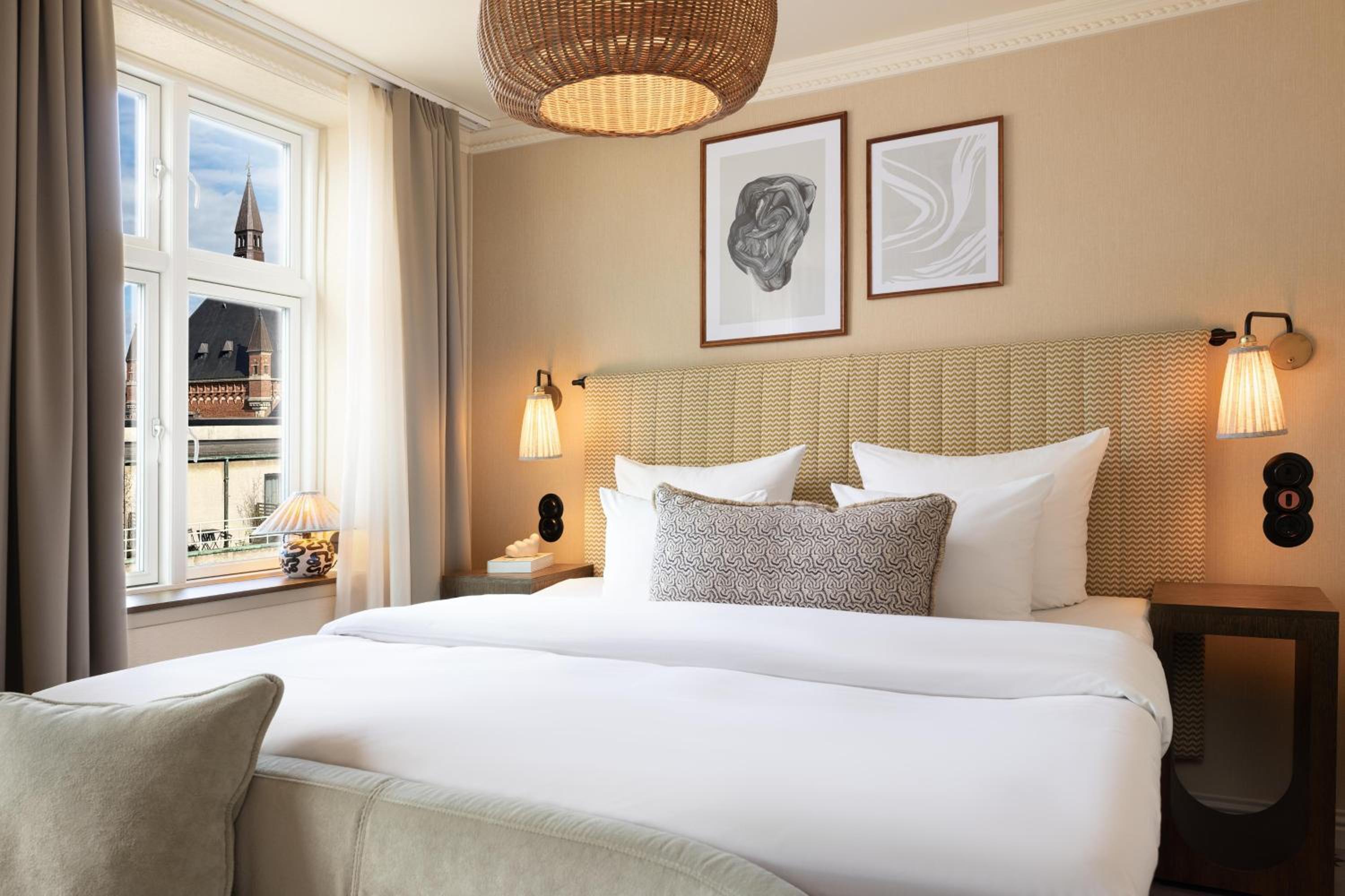 Junior Suite with Balcony - Photo 2