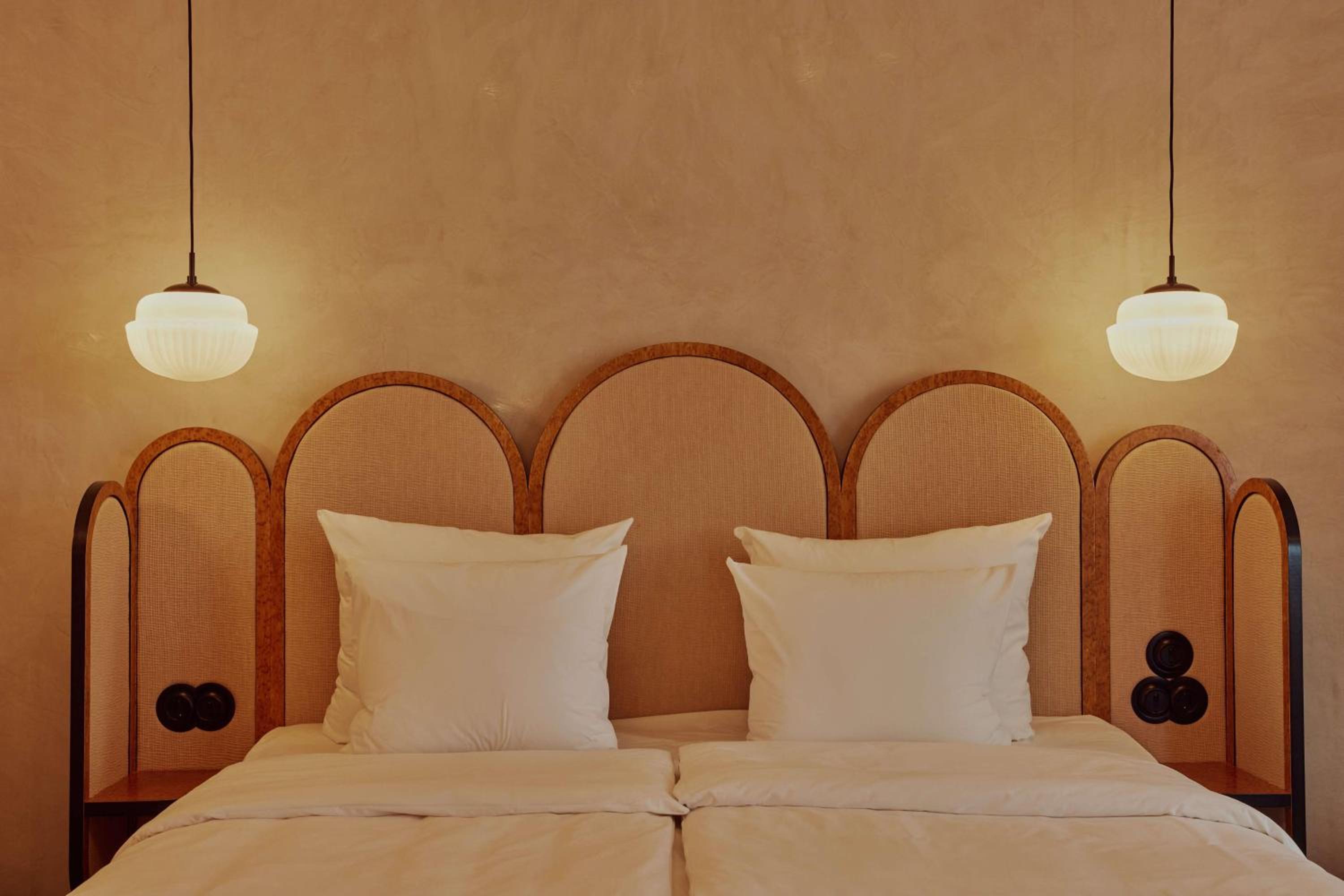 Junior Suite with Balcony - Photo 3