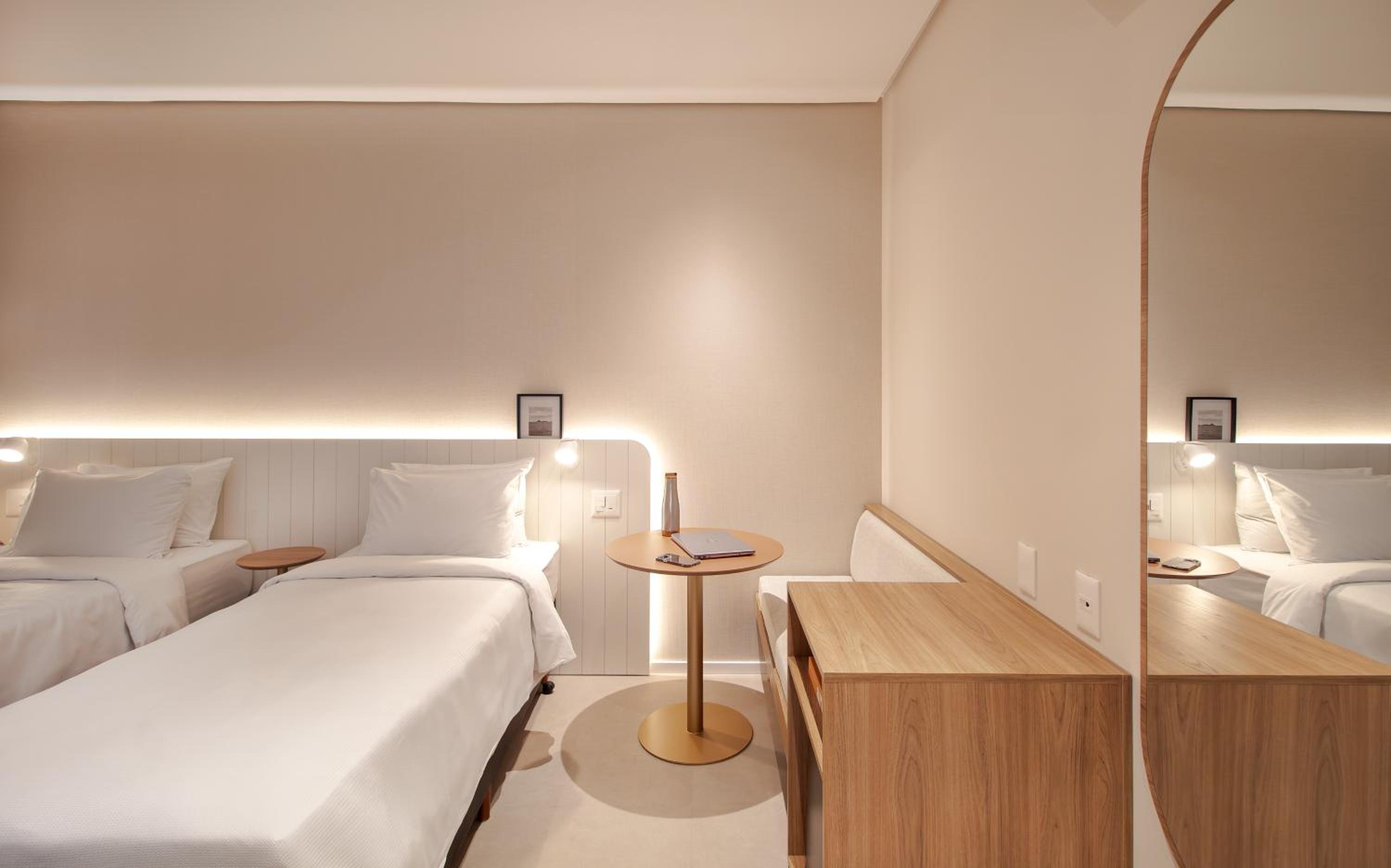 Standard Triple - 1 Queen Bed and 1 Single Bed - Photo 1