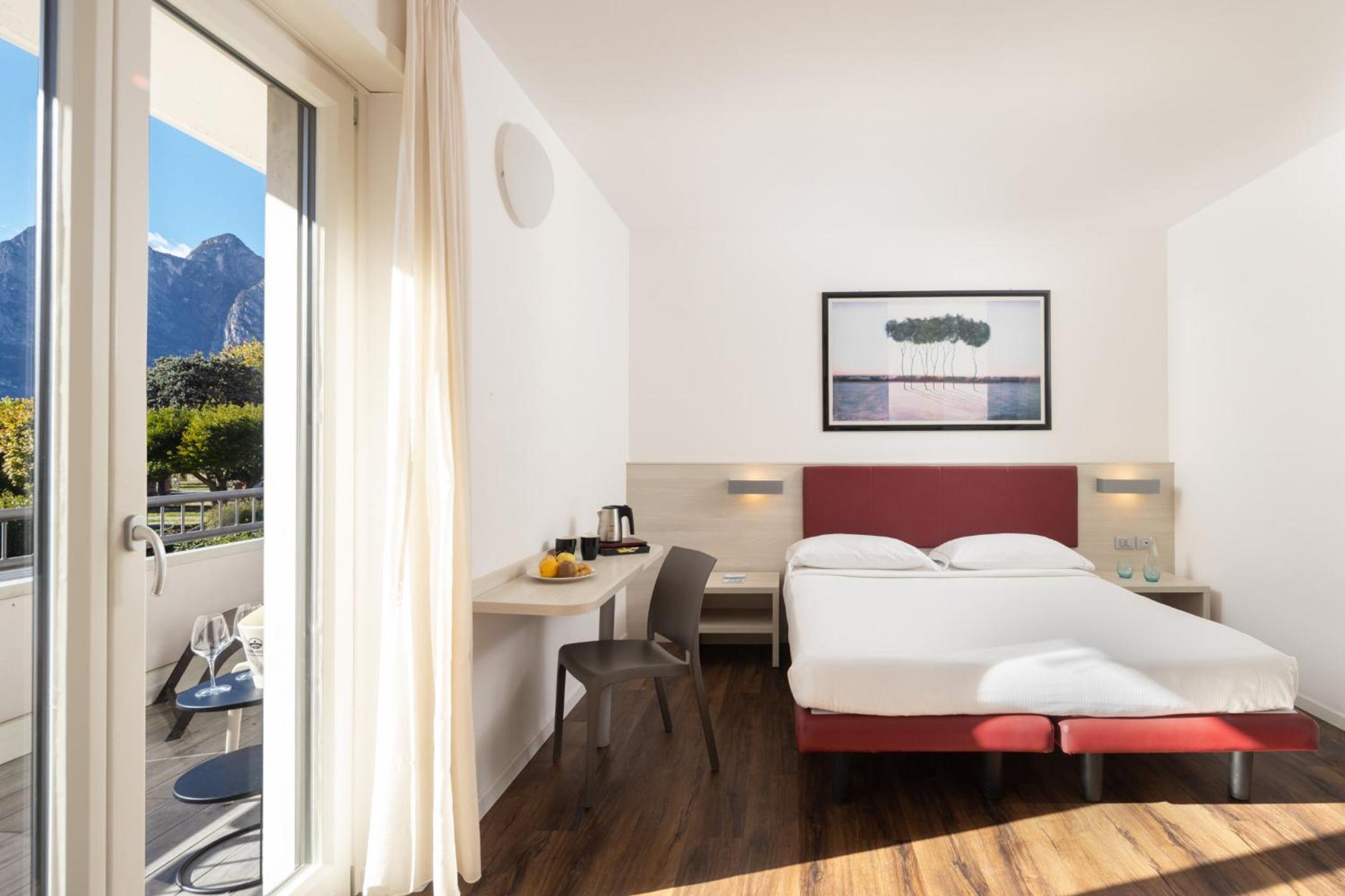 Deluxe Double or Twin Room with Garden View photo 2