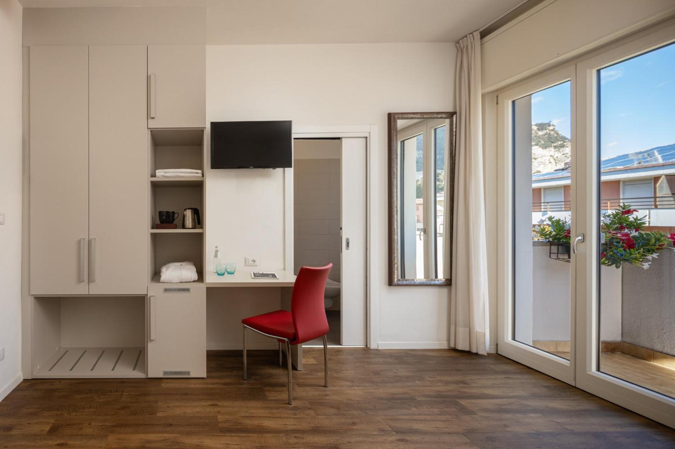 Deluxe Double or Twin Room with Balcony photo 3