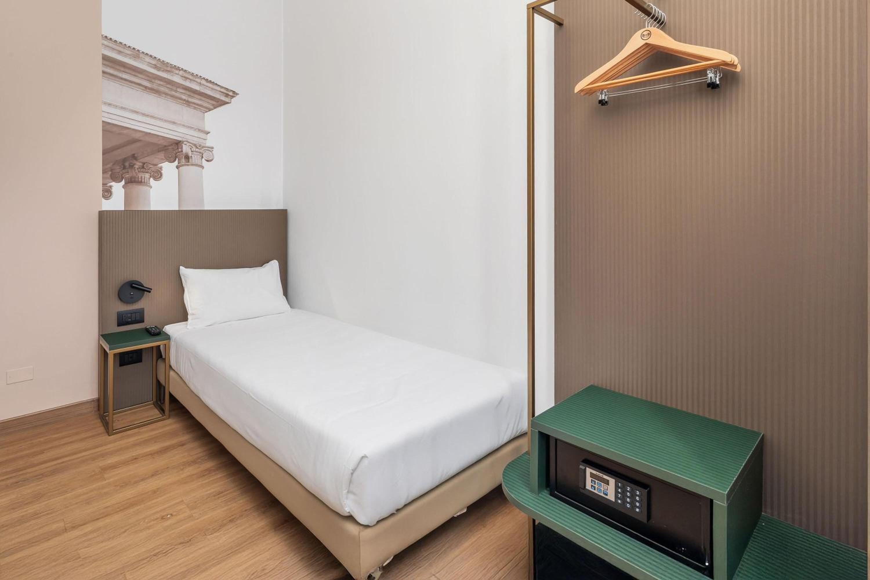 Single Room with Terrace