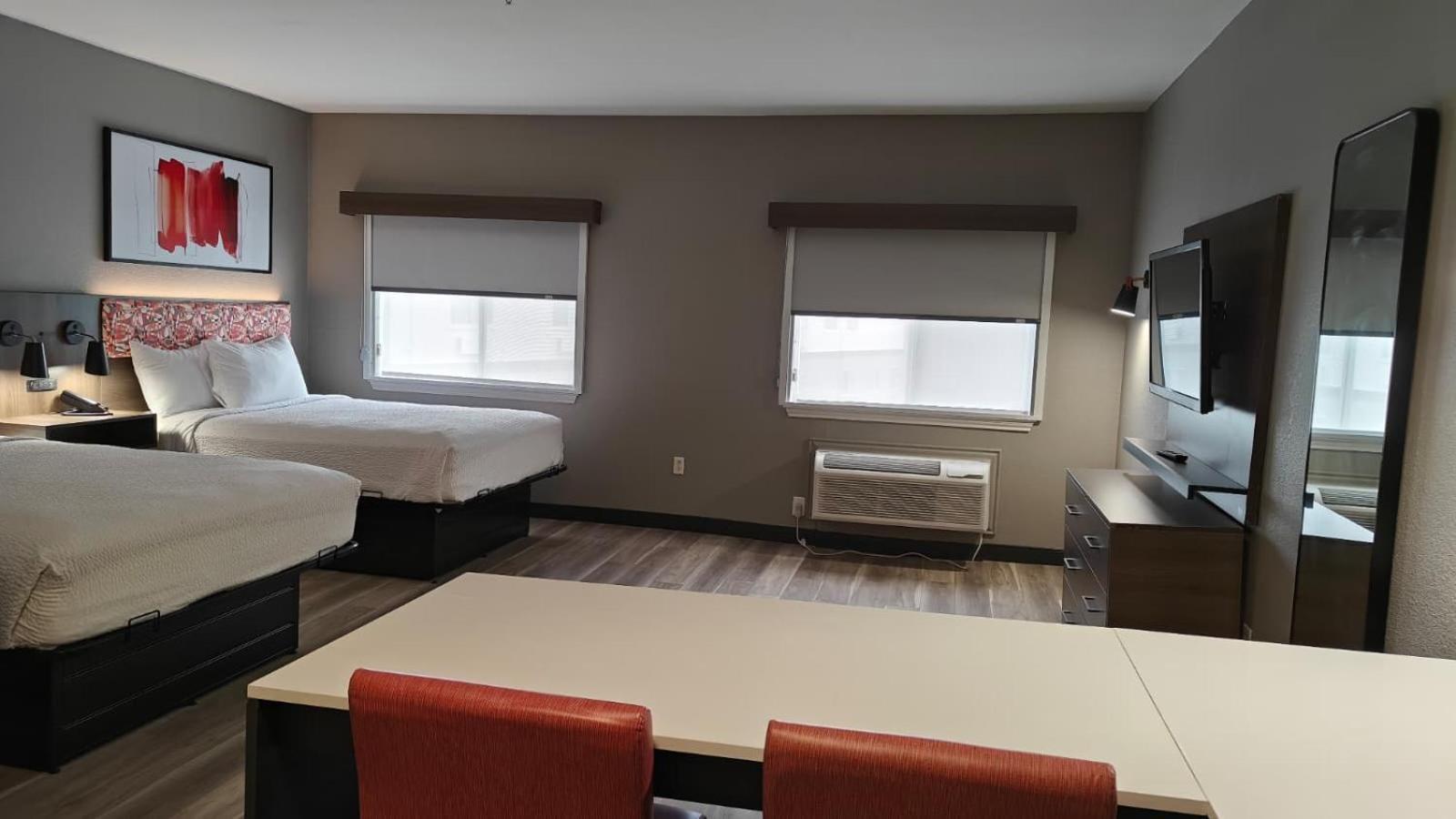Deluxe Studio with Two Queen Beds - Non-Smoking - Photo 1