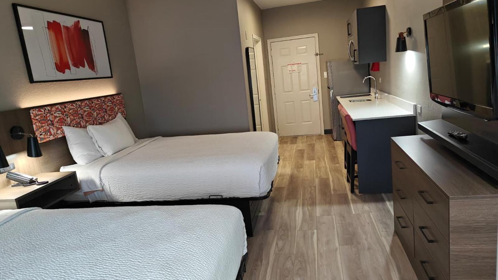 Standard Studio with Two Queen Beds - Non-Smoking - Photo 1