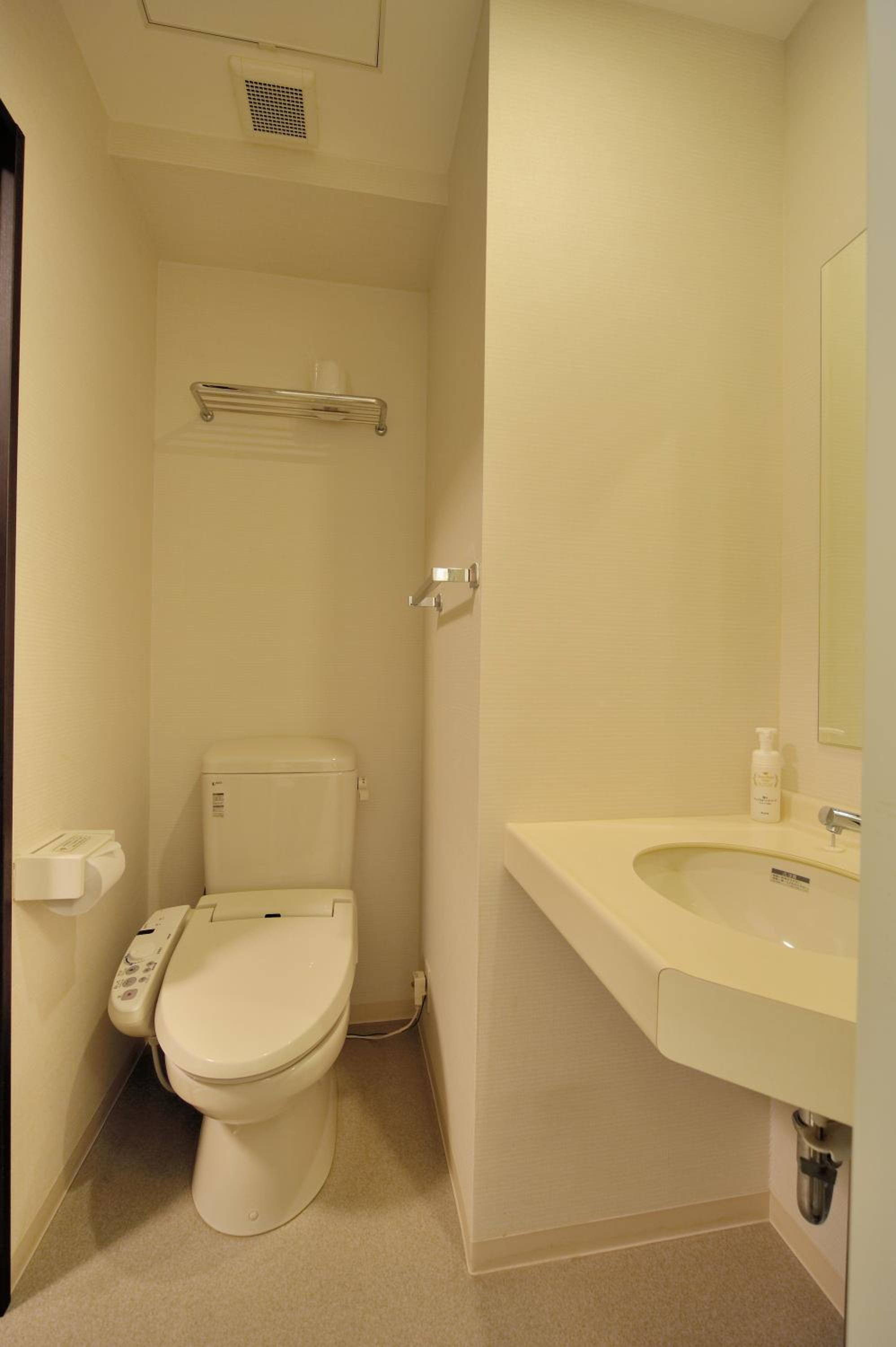 Twin Room - Smoking photo 3