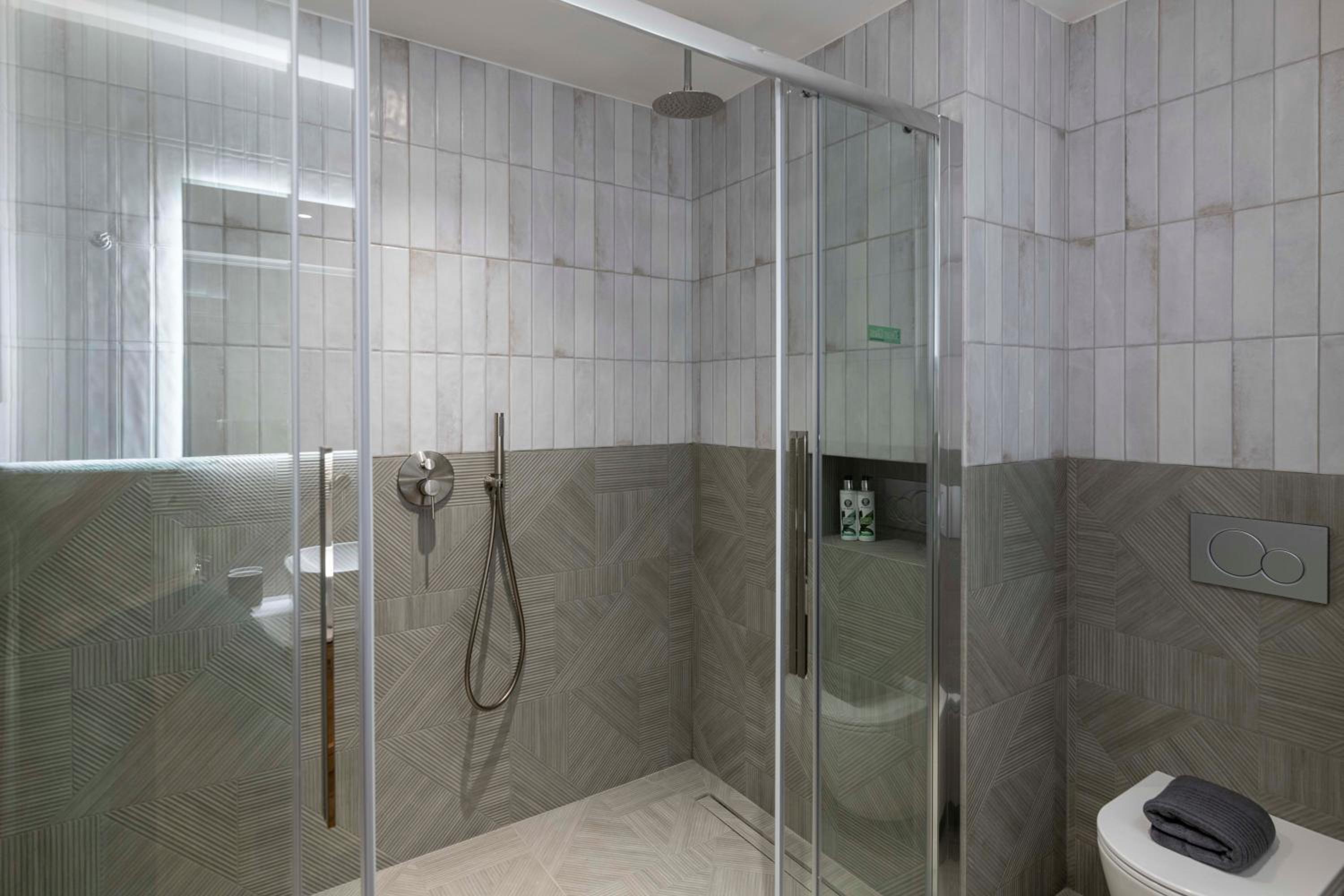 Deluxe Double Room with Small Balcony photo 3