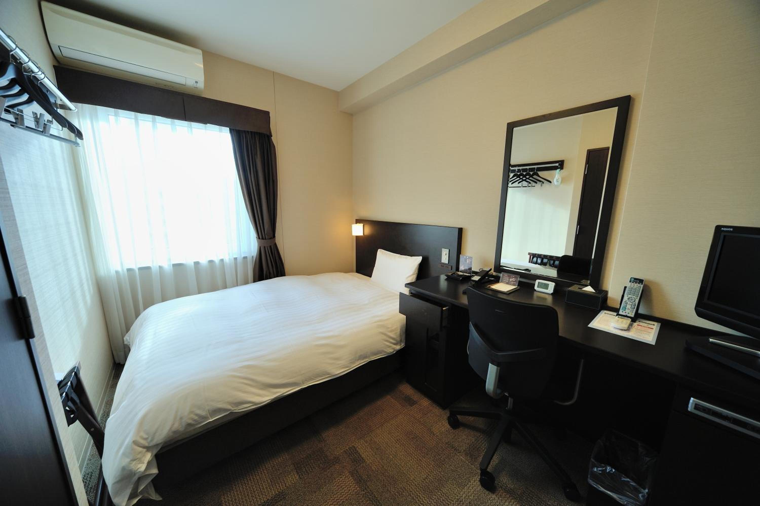 Compact Double Room - Non-Smoking No Daily Cleaning photo 1