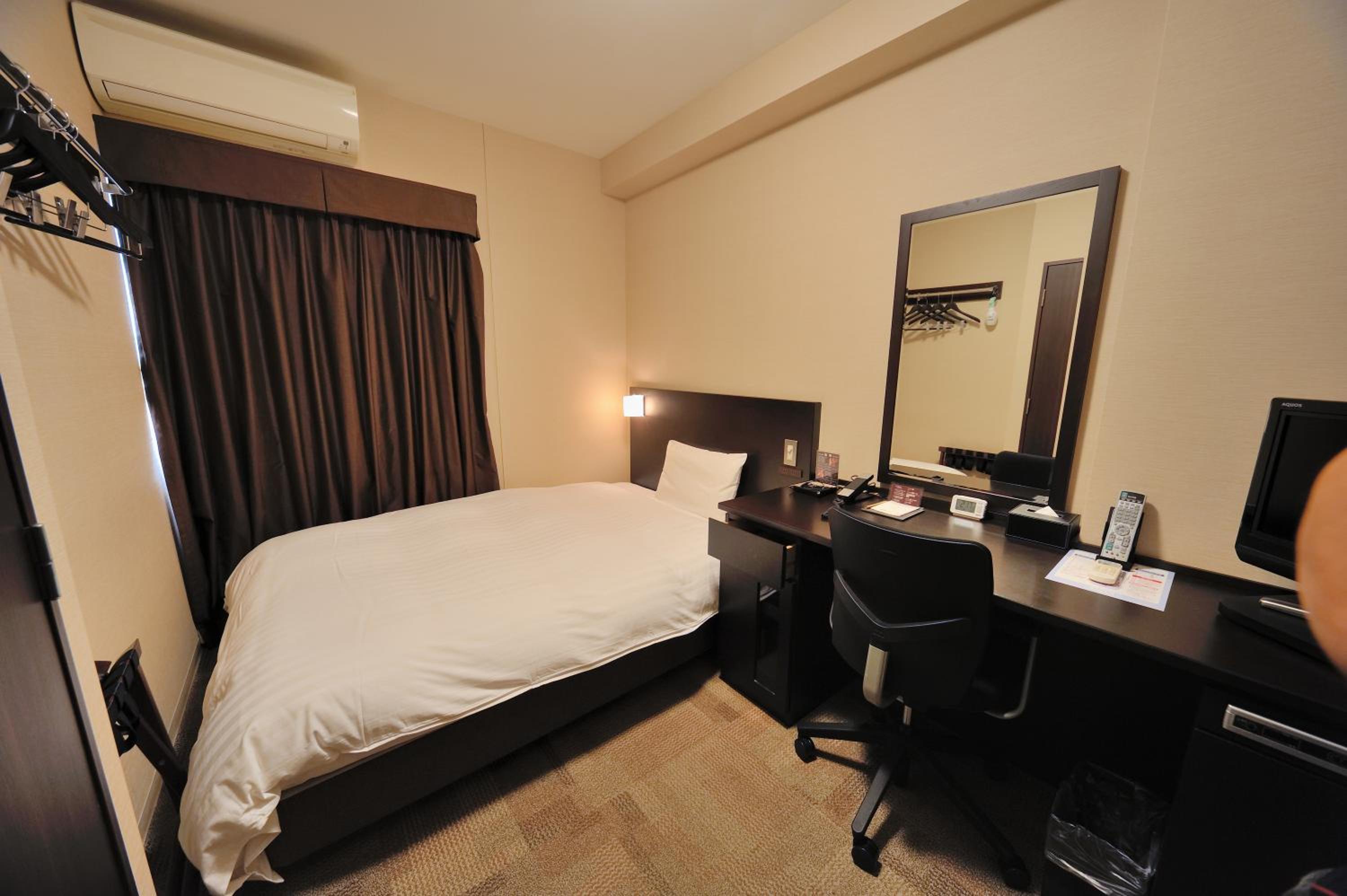 Compact Double Room - Non-Smoking