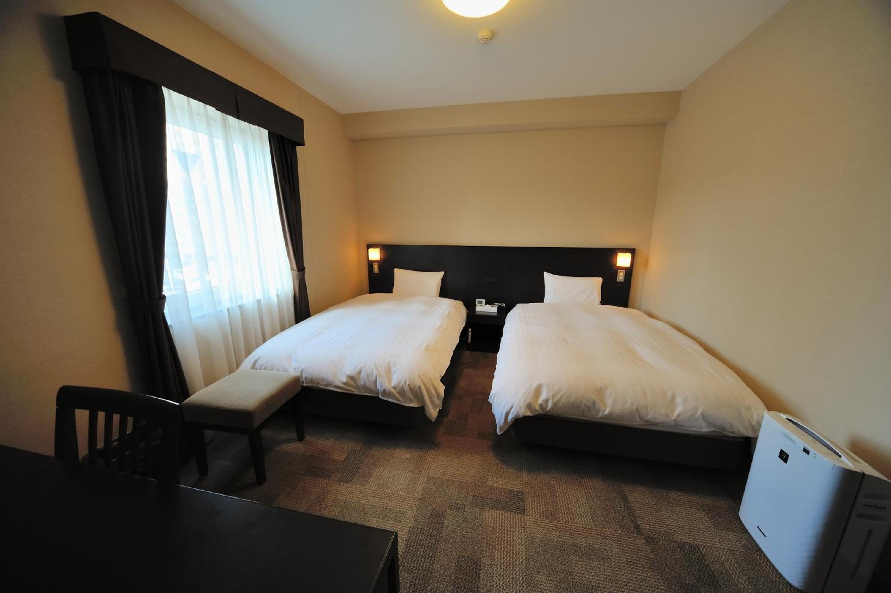 Twin Room - Non-Smoking photo 3