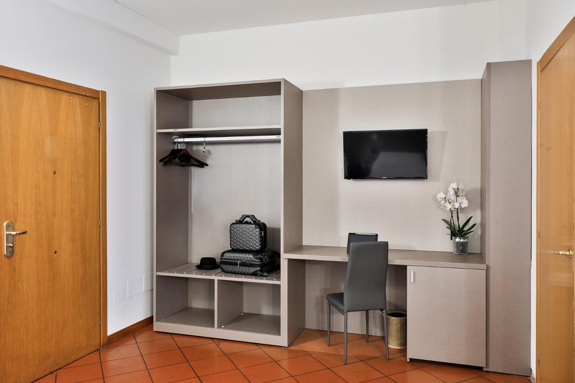 Standard Double Room - Photo 2