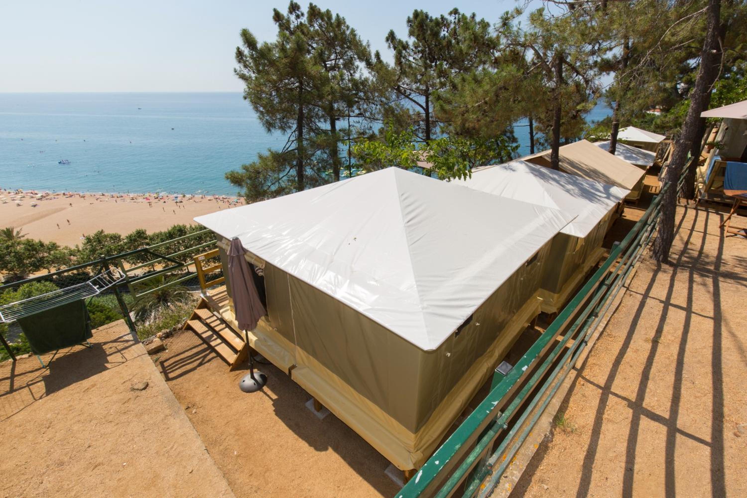 Superior Tent (5 Adults) - Photo 3