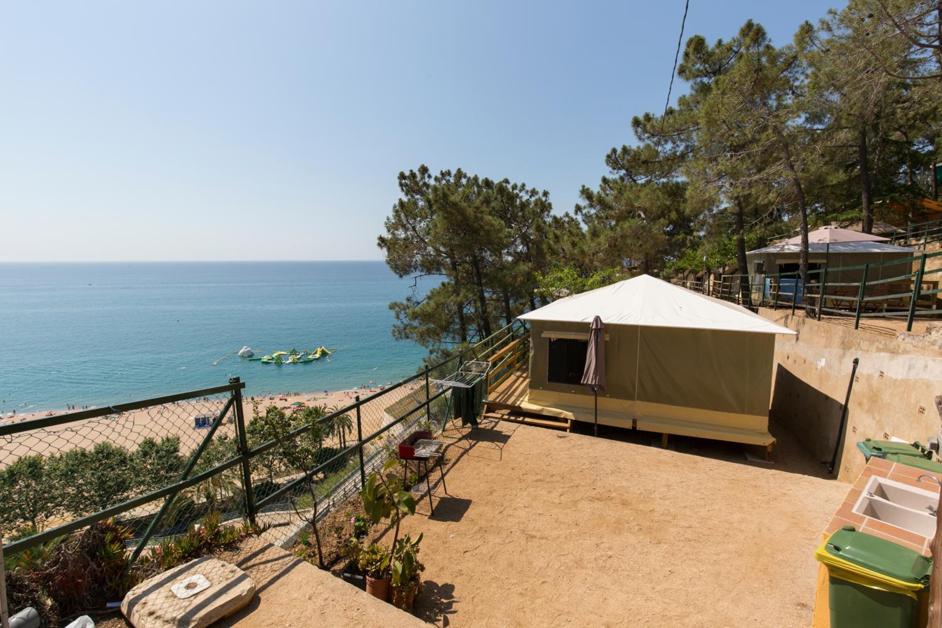 Superior Tent (5 Adults) - Photo 15