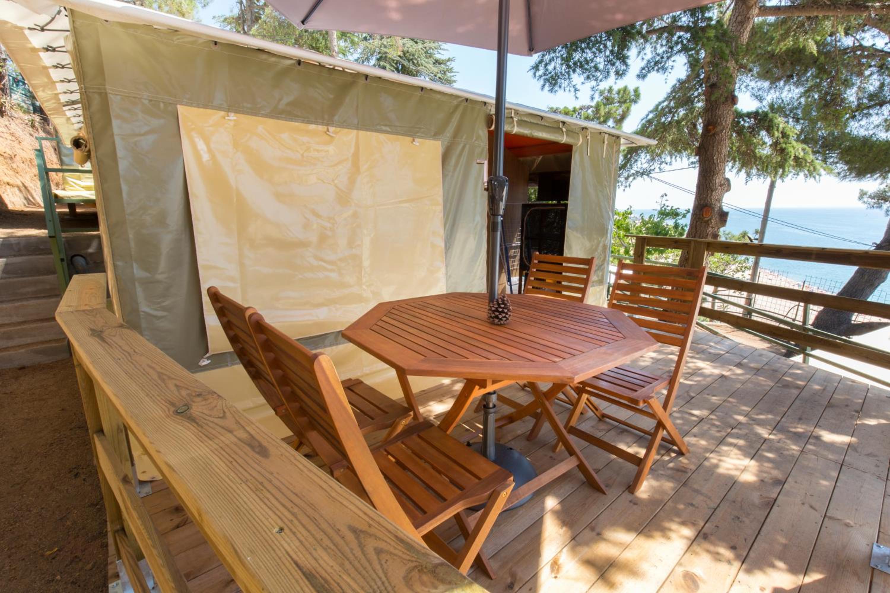 Superior Tent (5 Adults) - Photo 7