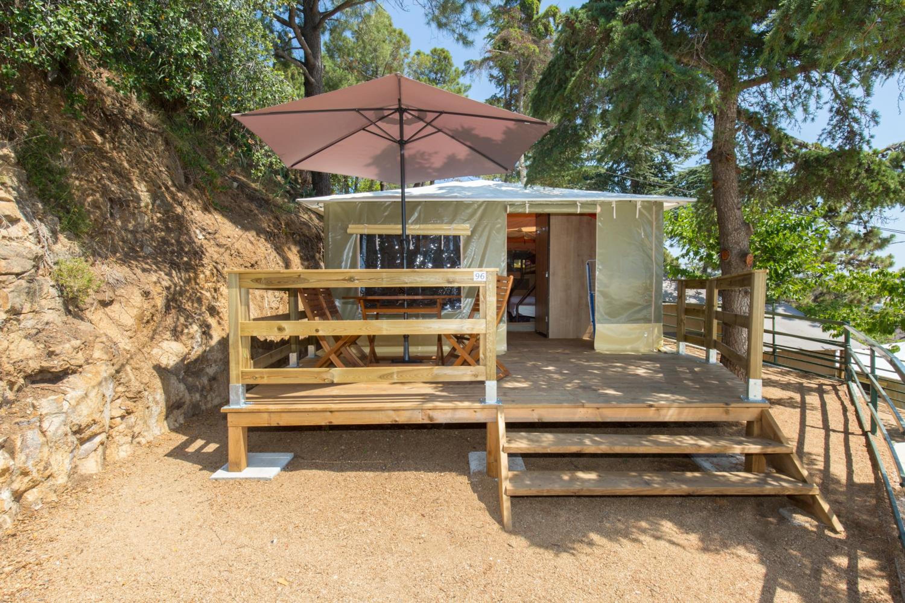 Superior Tent (5 Adults) - Photo 6