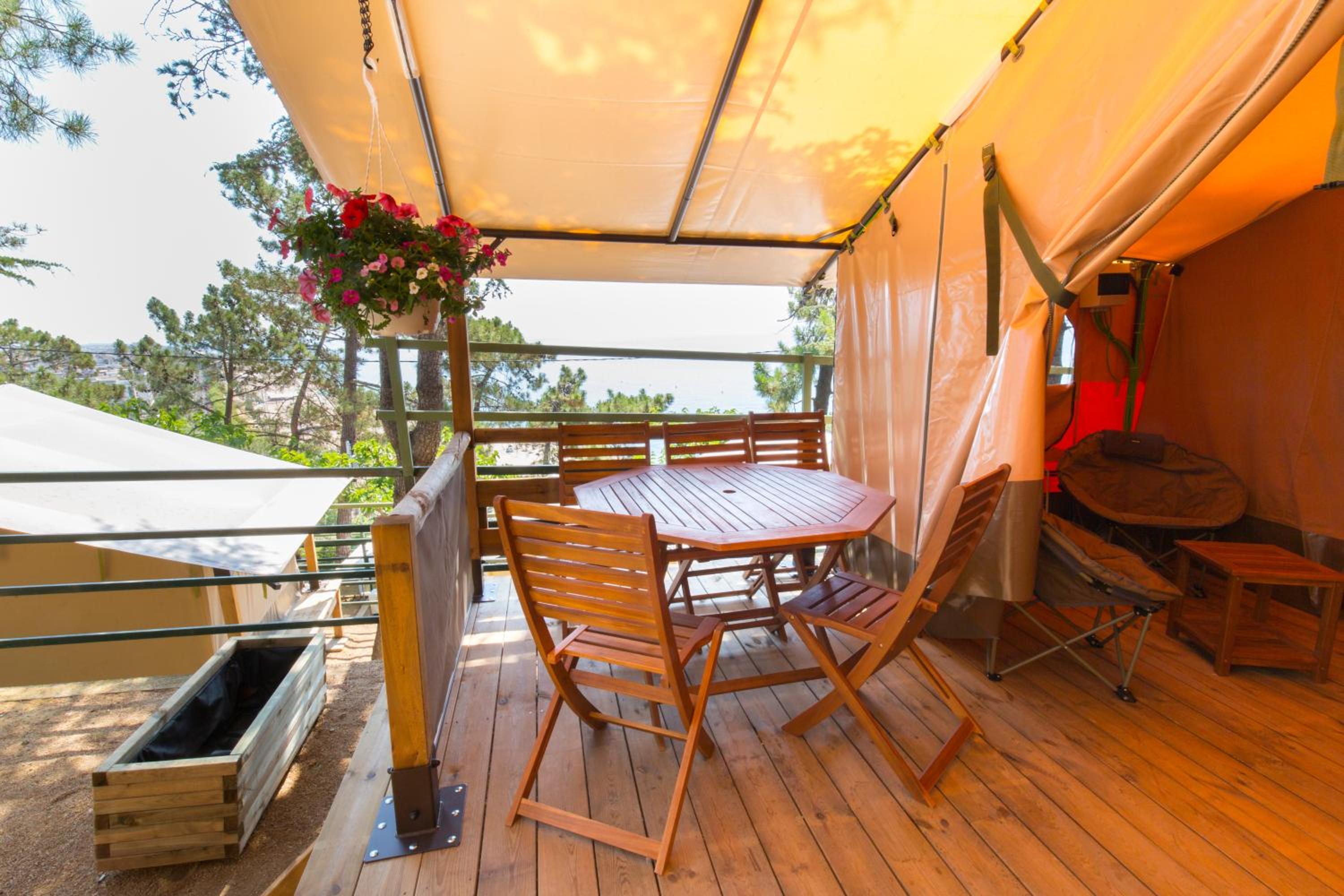 Deluxe Tent (5 Adults) - Photo 15