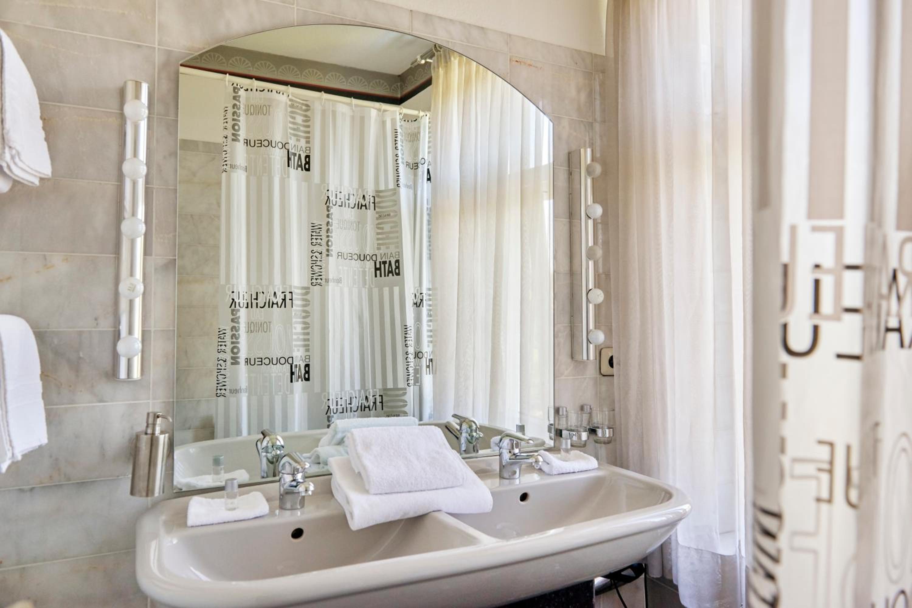 Double Room - Photo 7
