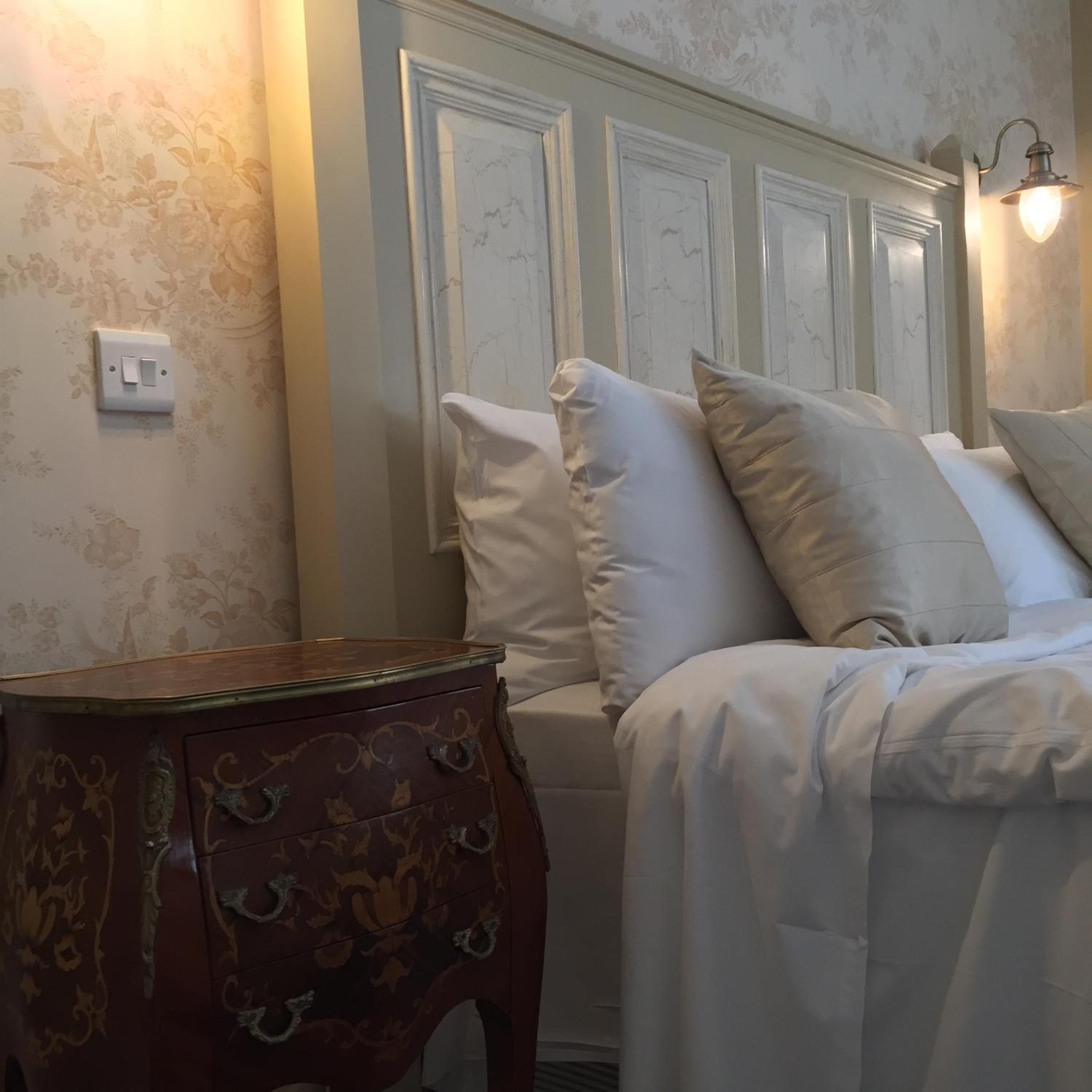Deluxe Double Room - Photo 10
