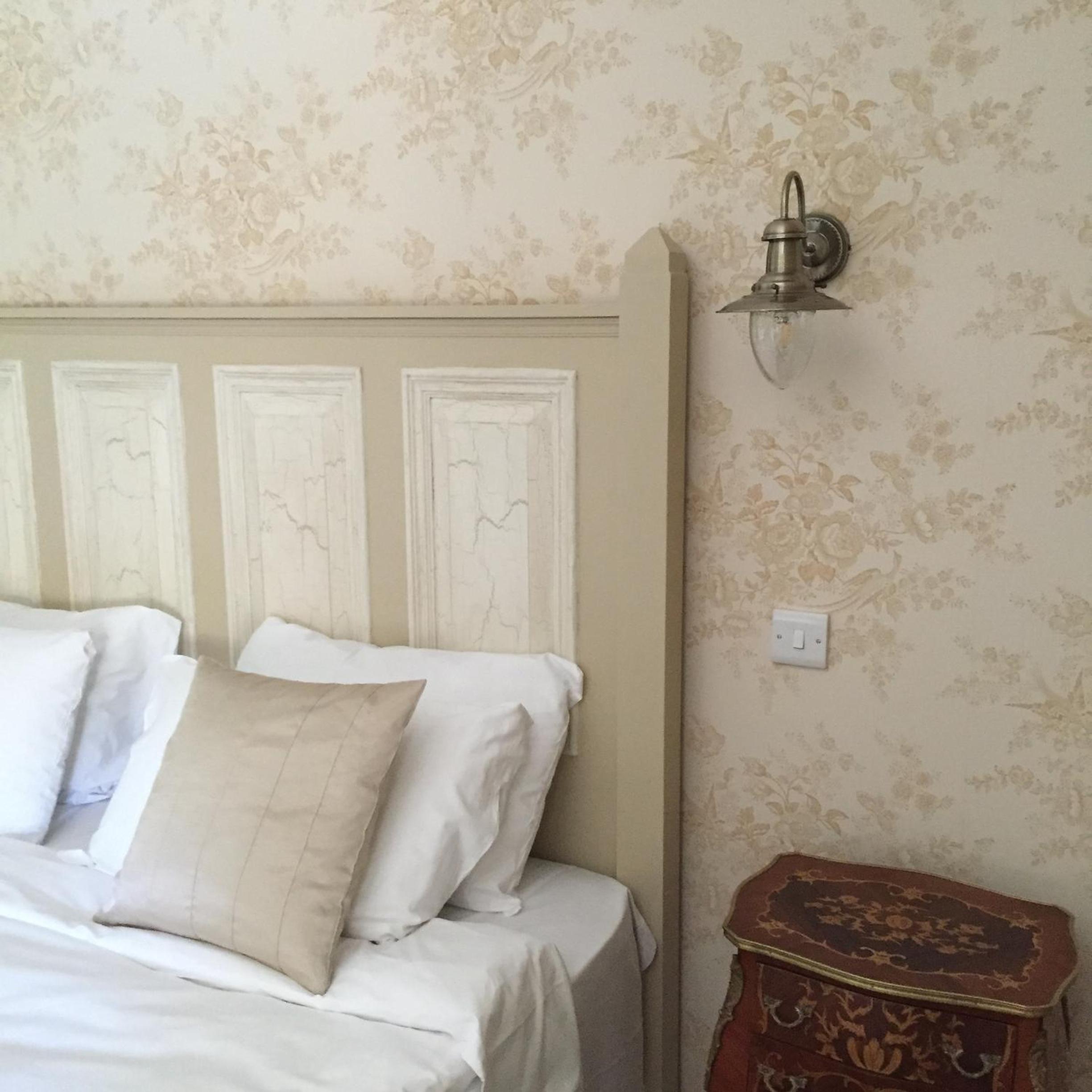 Deluxe Double Room - Photo 12