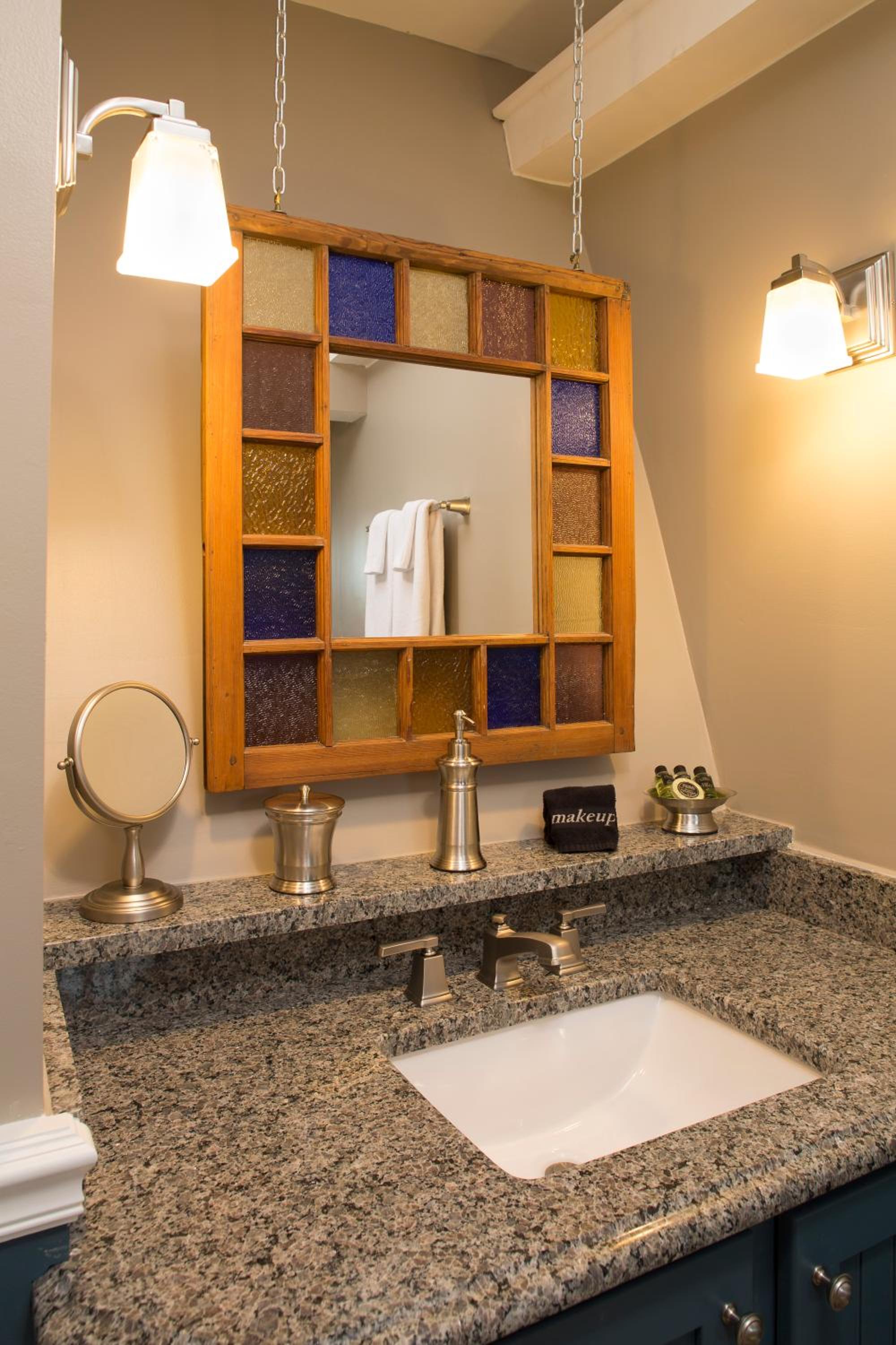 King- Blue Ridge Room photo 2