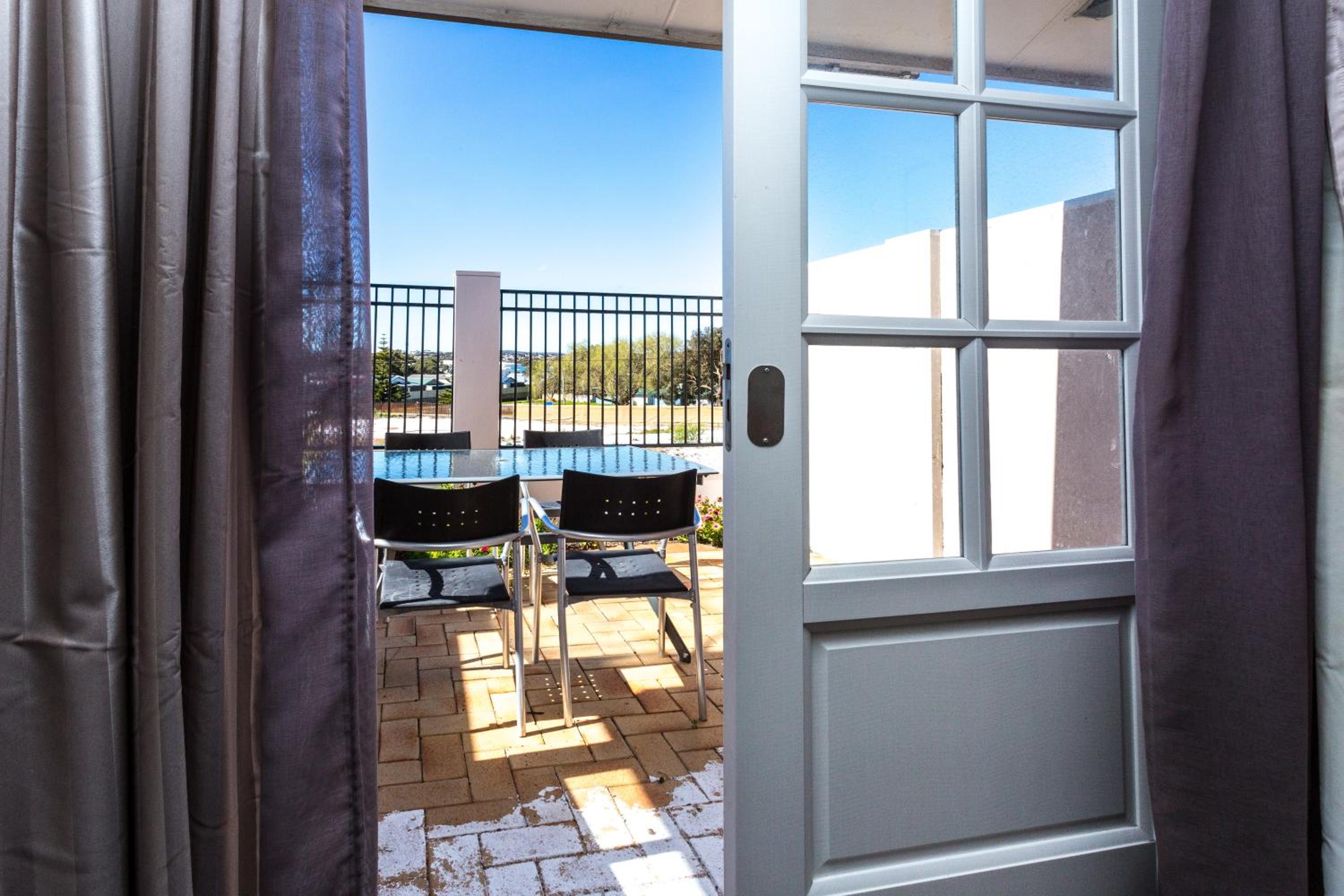 Family Room with Courtyard - Photo 8