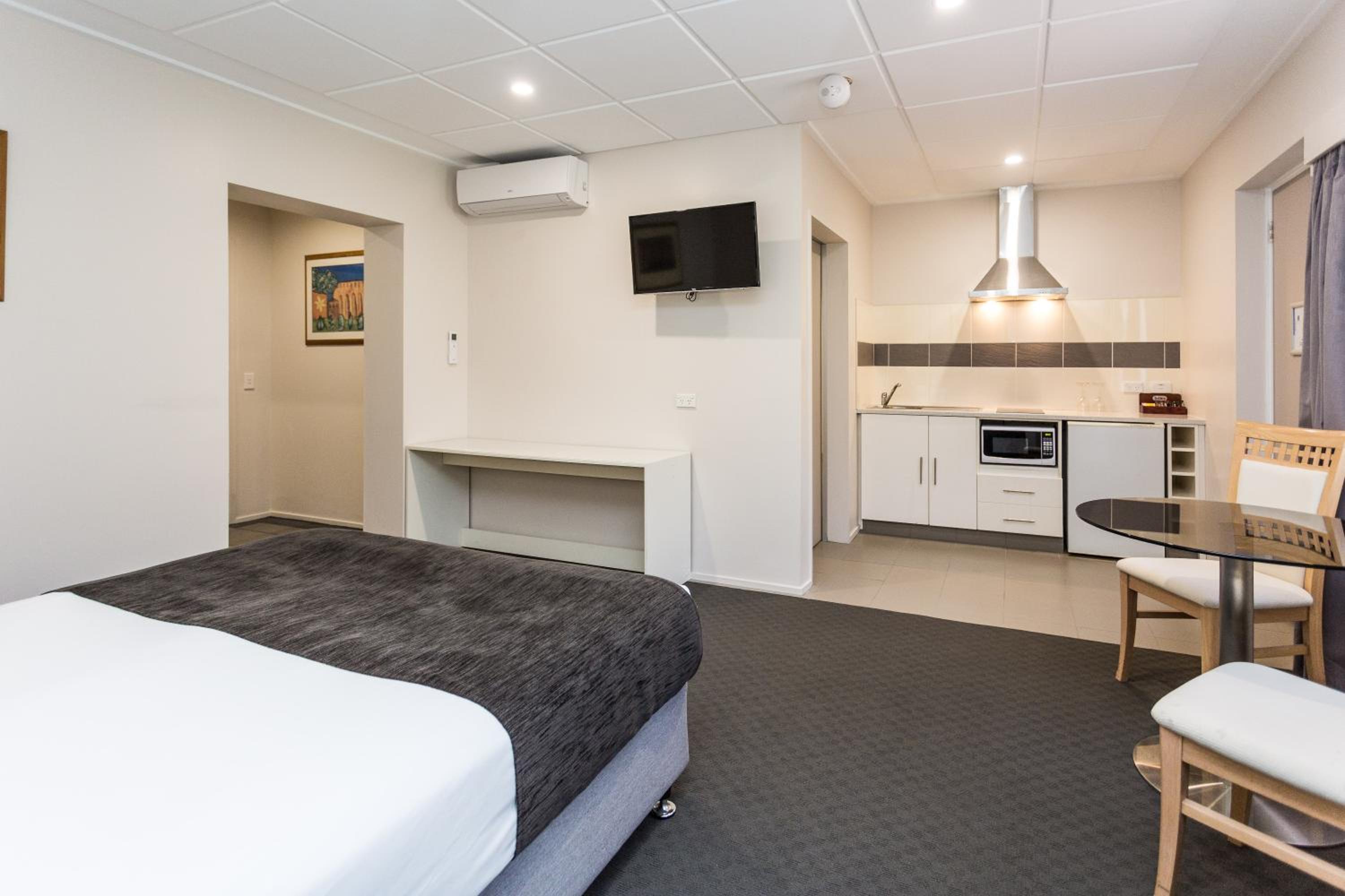Studio Apartment photo 1