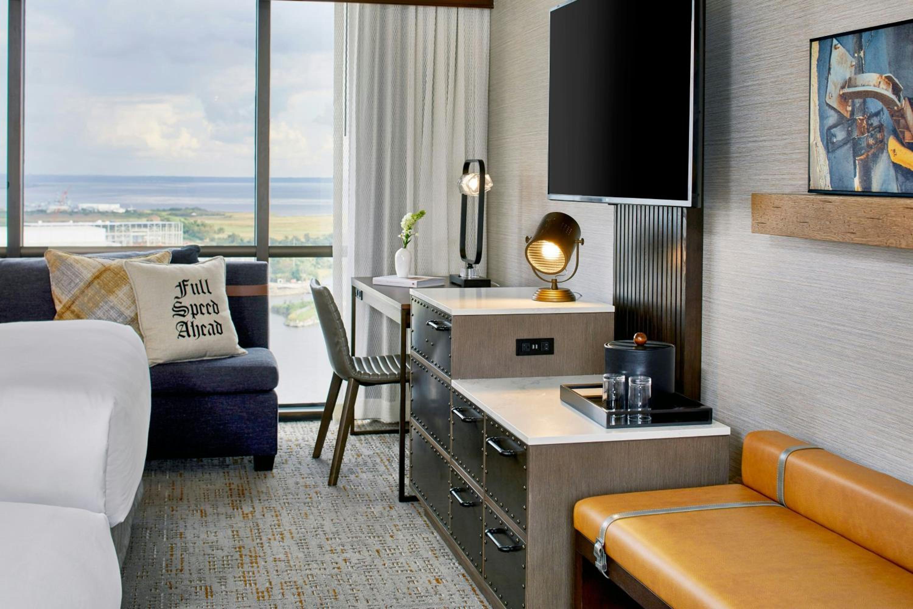 Deluxe Queen Room with Two Queen Beds, River View and Tub - Mobility Accessible - Photo 4