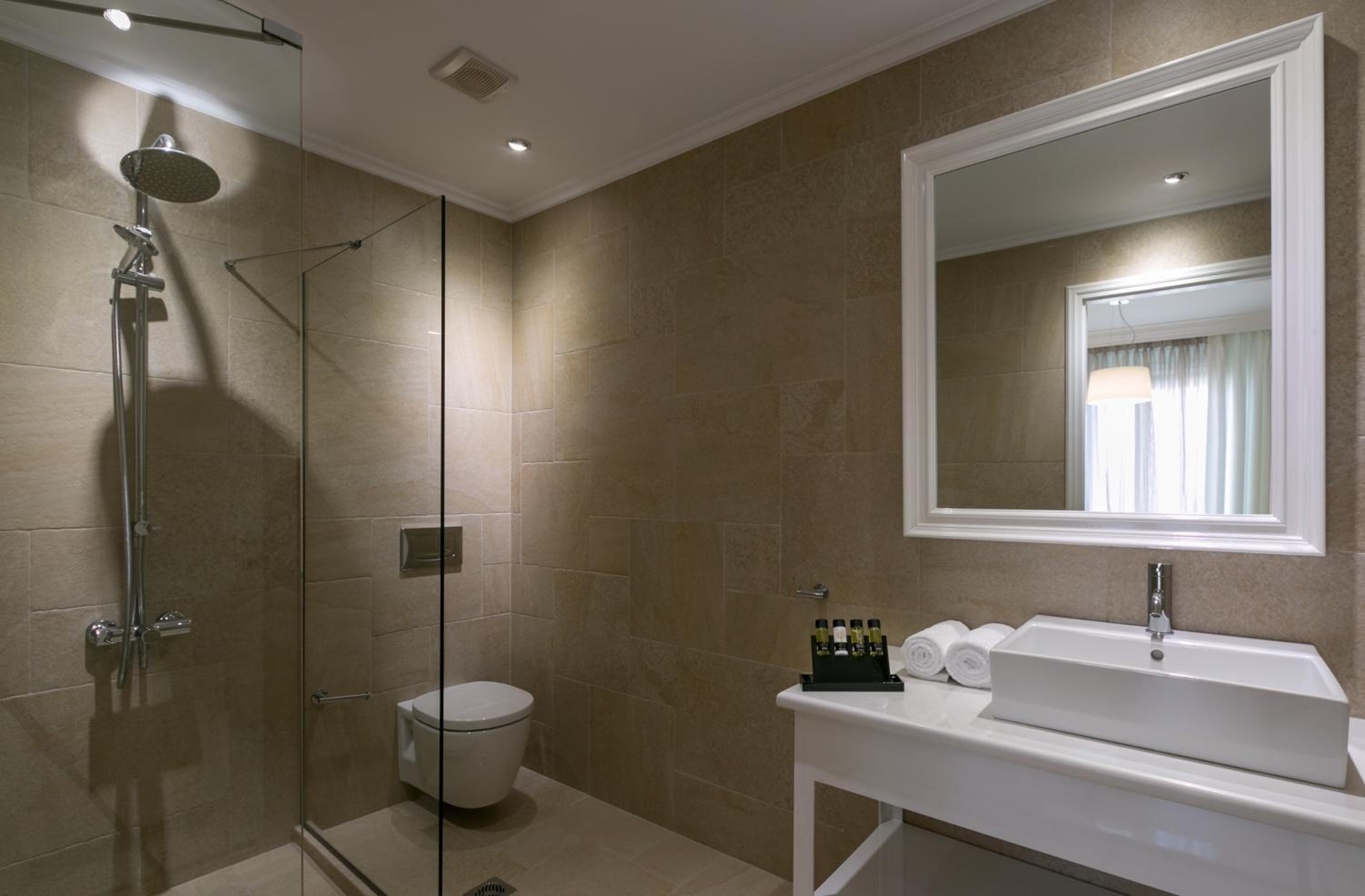 Standard Double Room - Photo 8